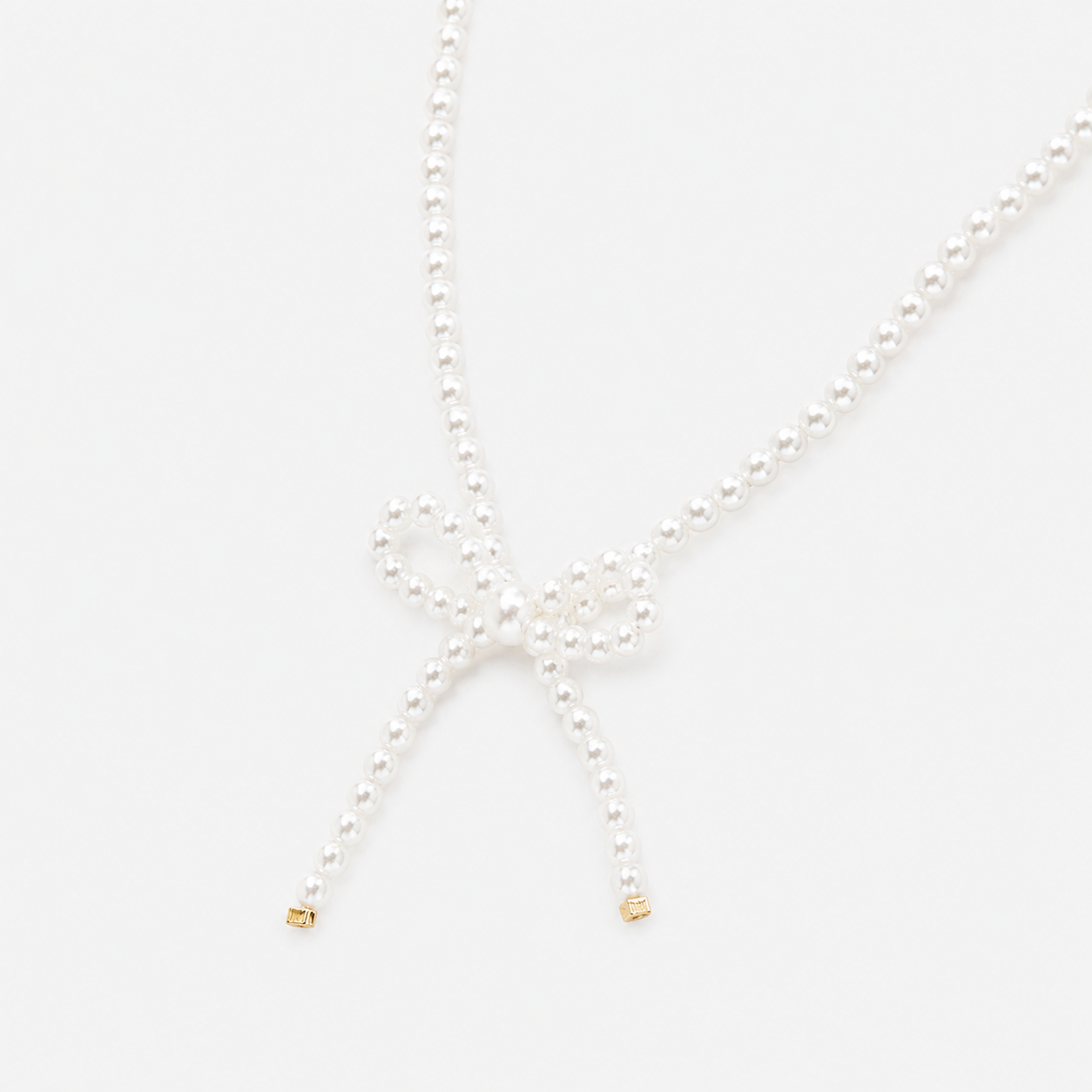 Pearl necklace with side buckle