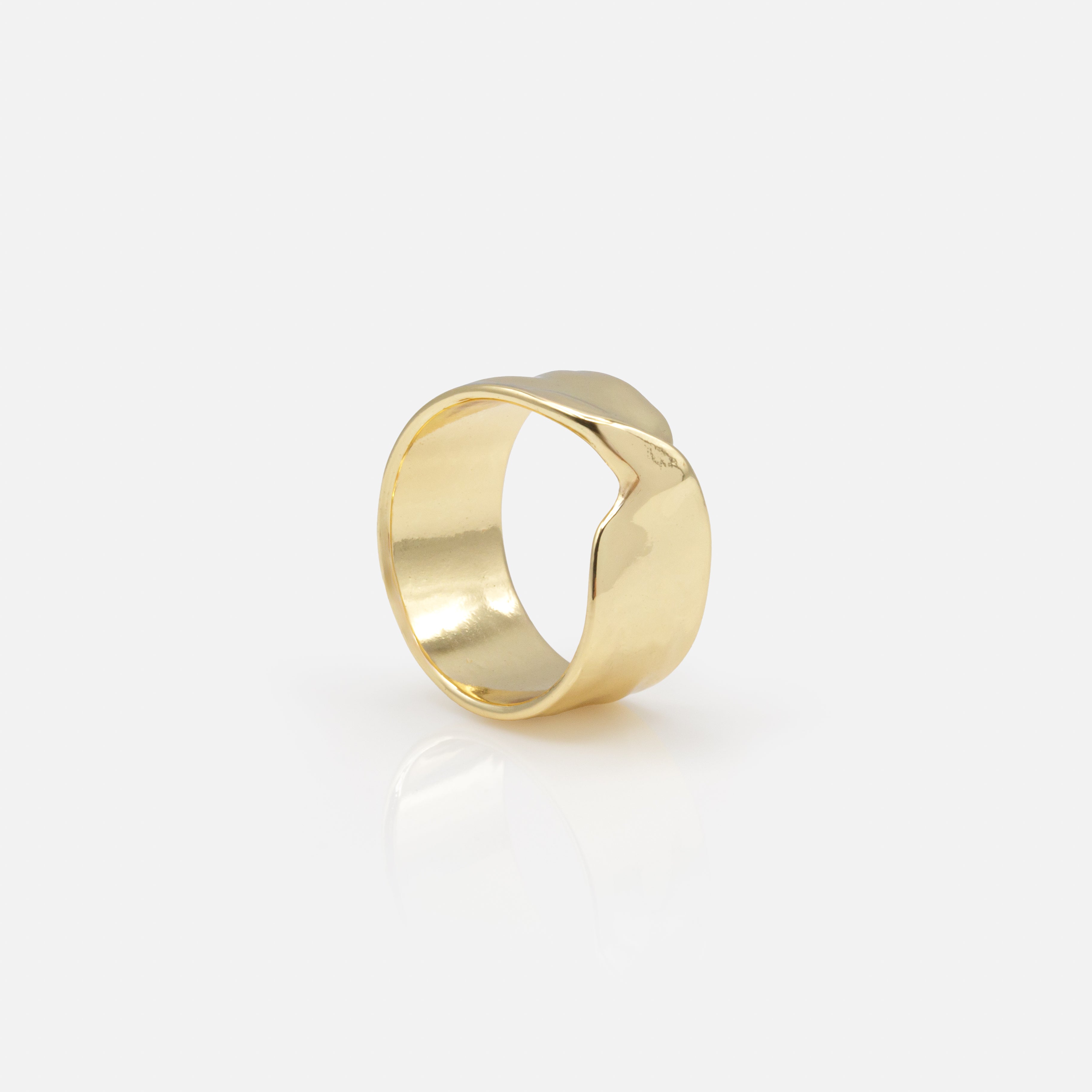 Large bague dorée froissée