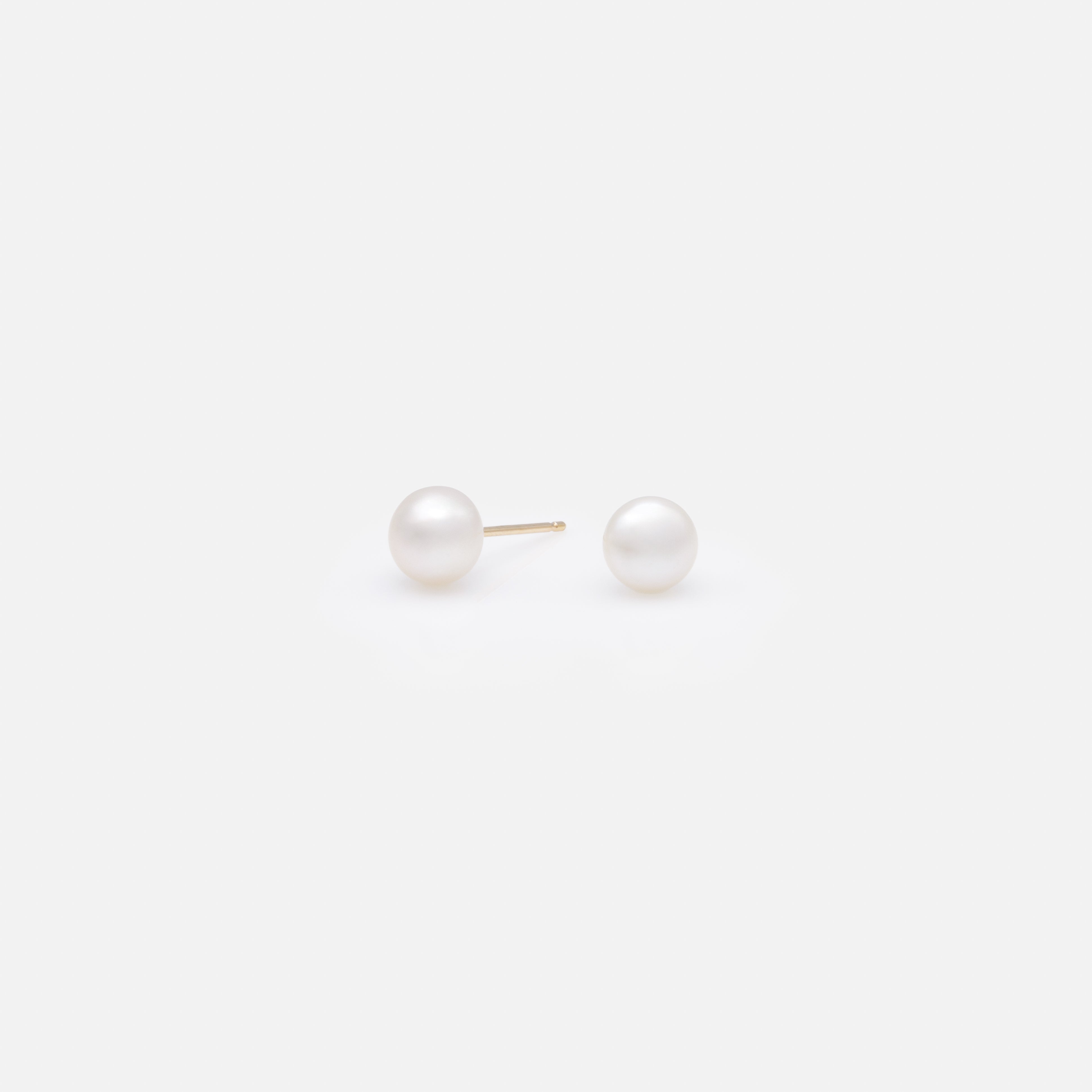 Boucles d'oreilles perles d'eau douce 5,5 à 6 mm avec tige en or 14 carats