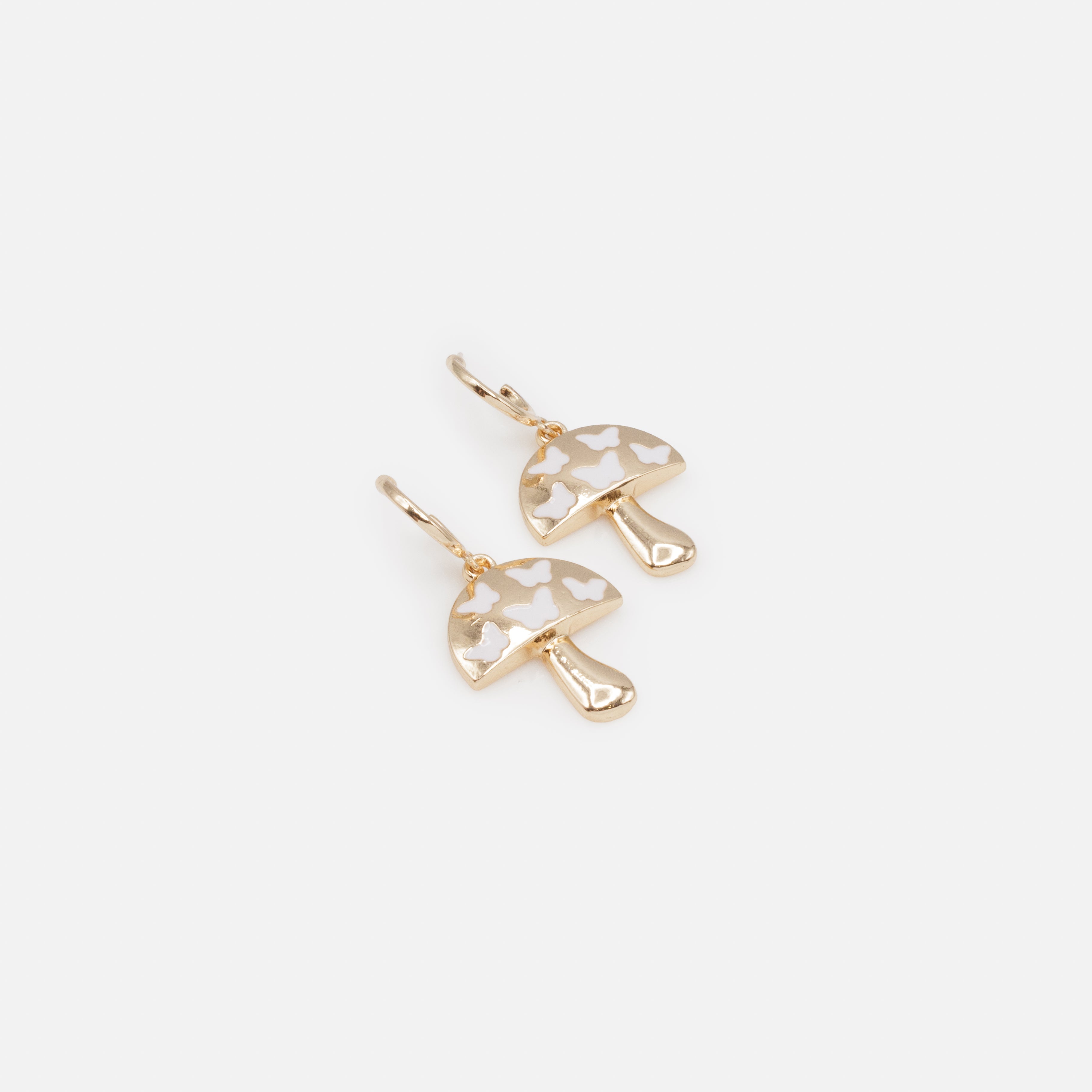 Boucles d'oreilles dorées breloque champignon avec papillons blancs