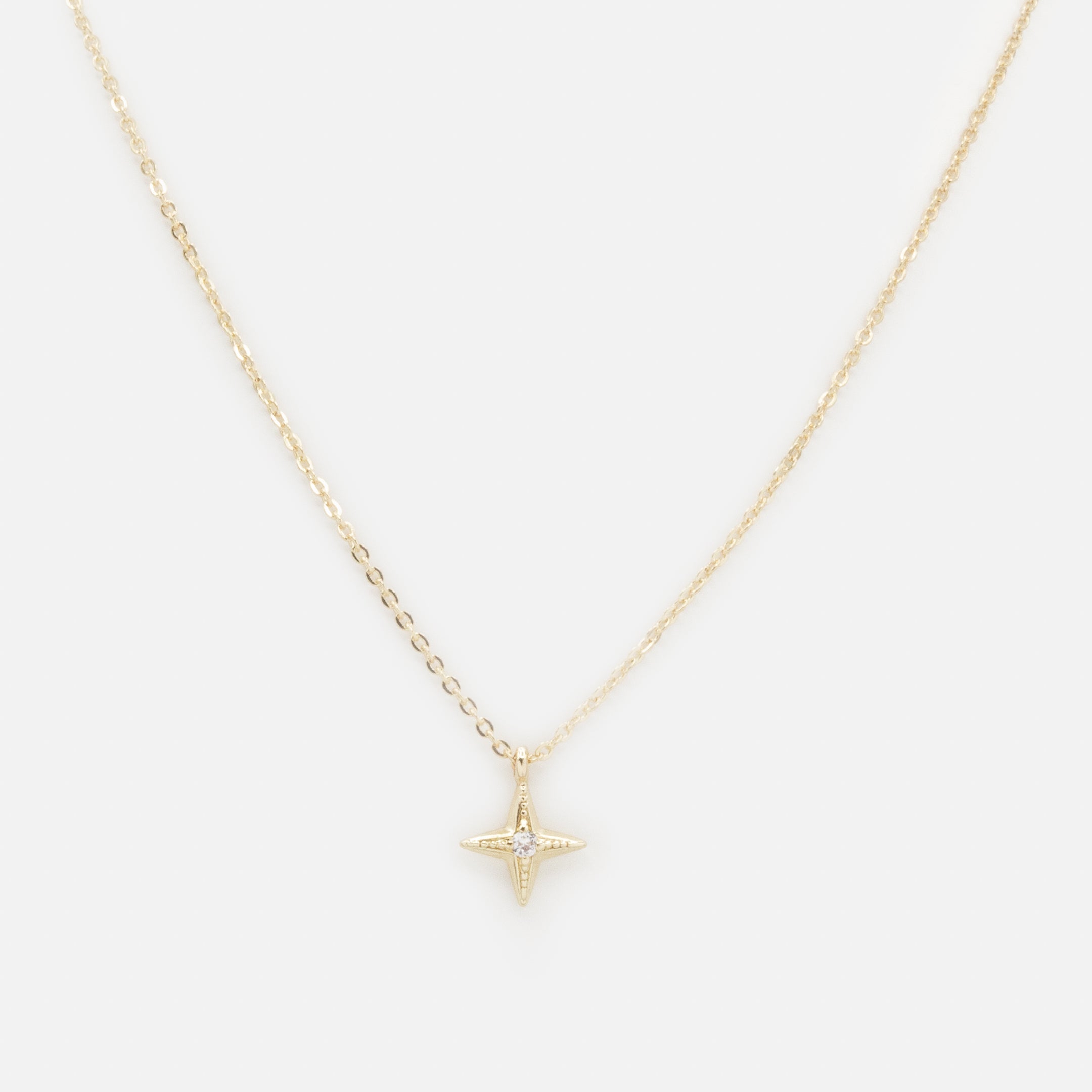 Collier doré breloque petite étoile avec zircon cubique