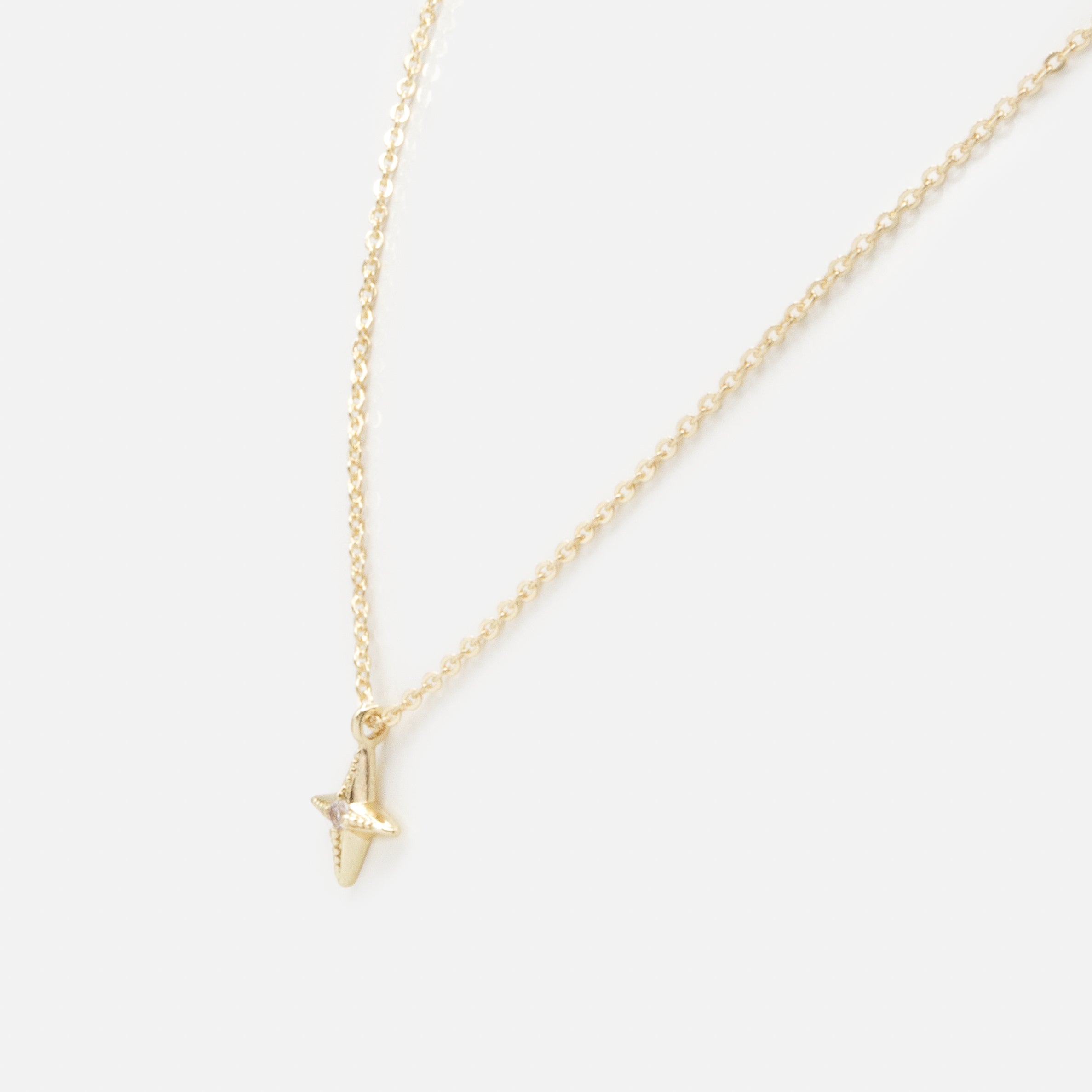 Collier doré breloque petite étoile avec zircon cubique