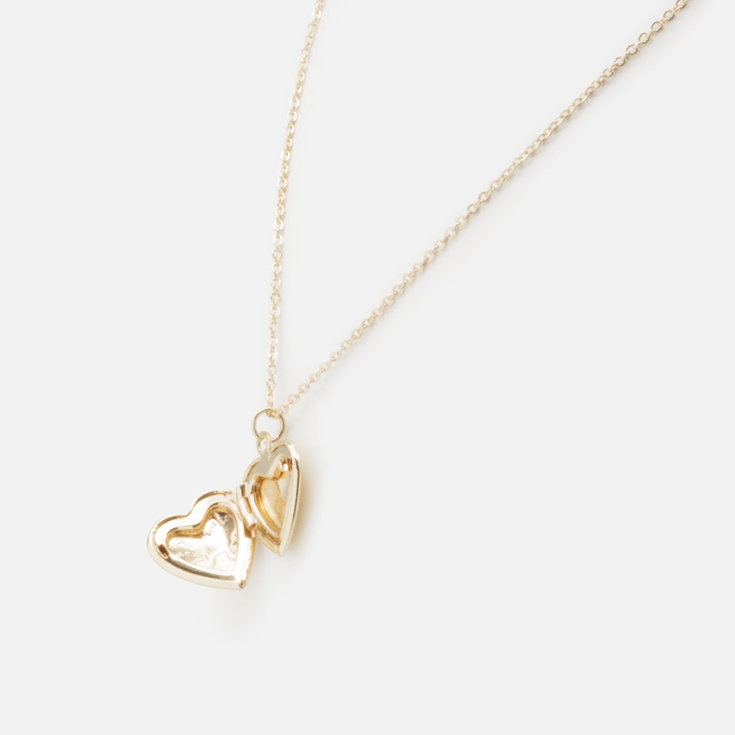 Collier doré médaillon cœur qui s'ouvre avec gravures