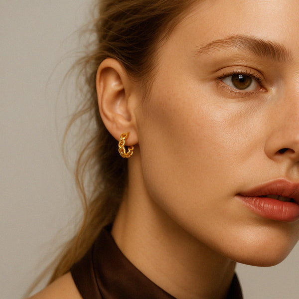 Charger l'image dans la galerie, Boucles d'oreilles huggies 13 mm mailles gourmette en or vermeil