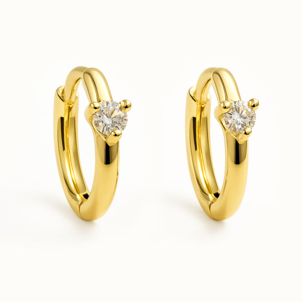 Charger l'image dans la galerie, Très petites boucles d'oreilles huggies 9 mm en or vermeil serties d'un zircon cubique