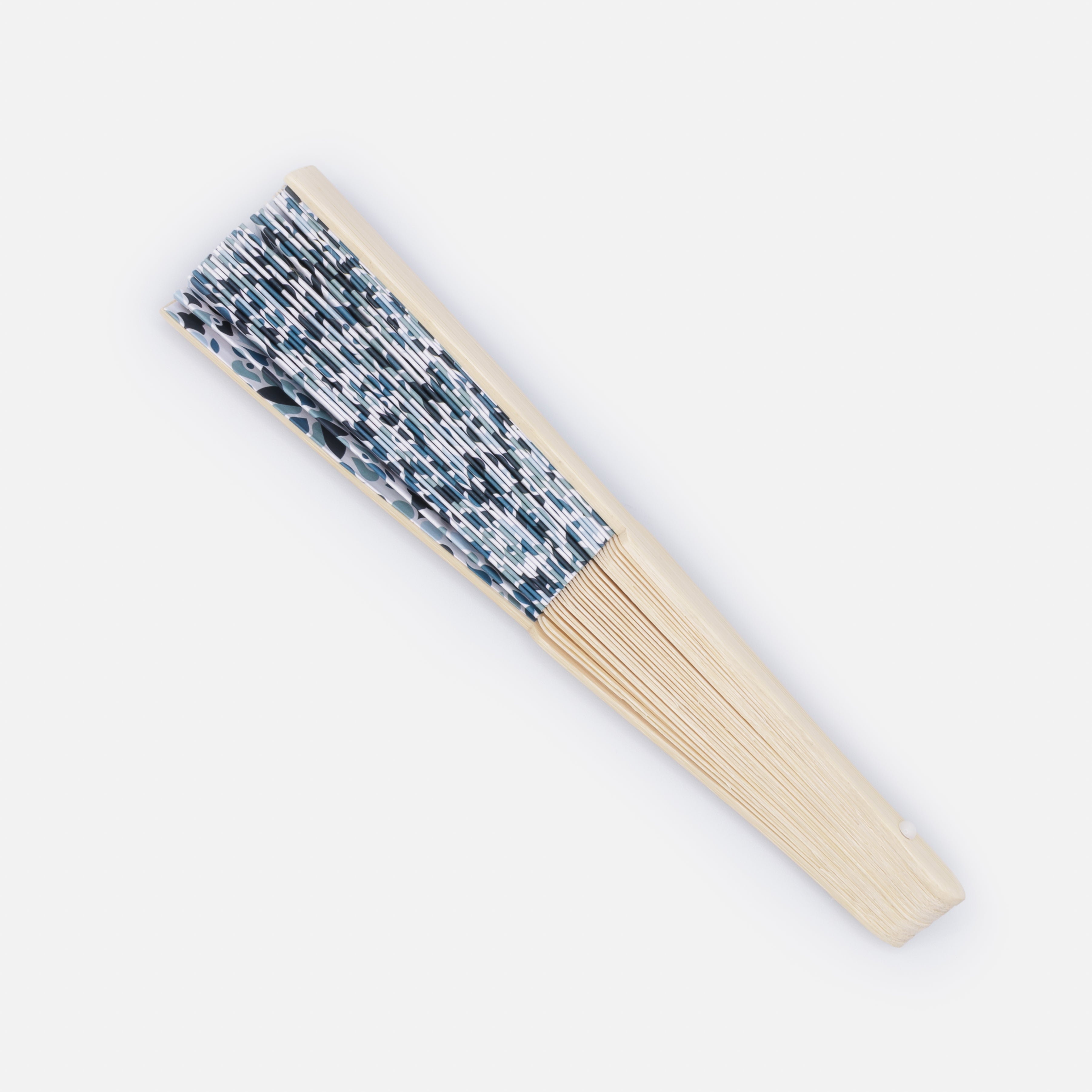 Éventail de papier à motifs sarcelle et turquoise