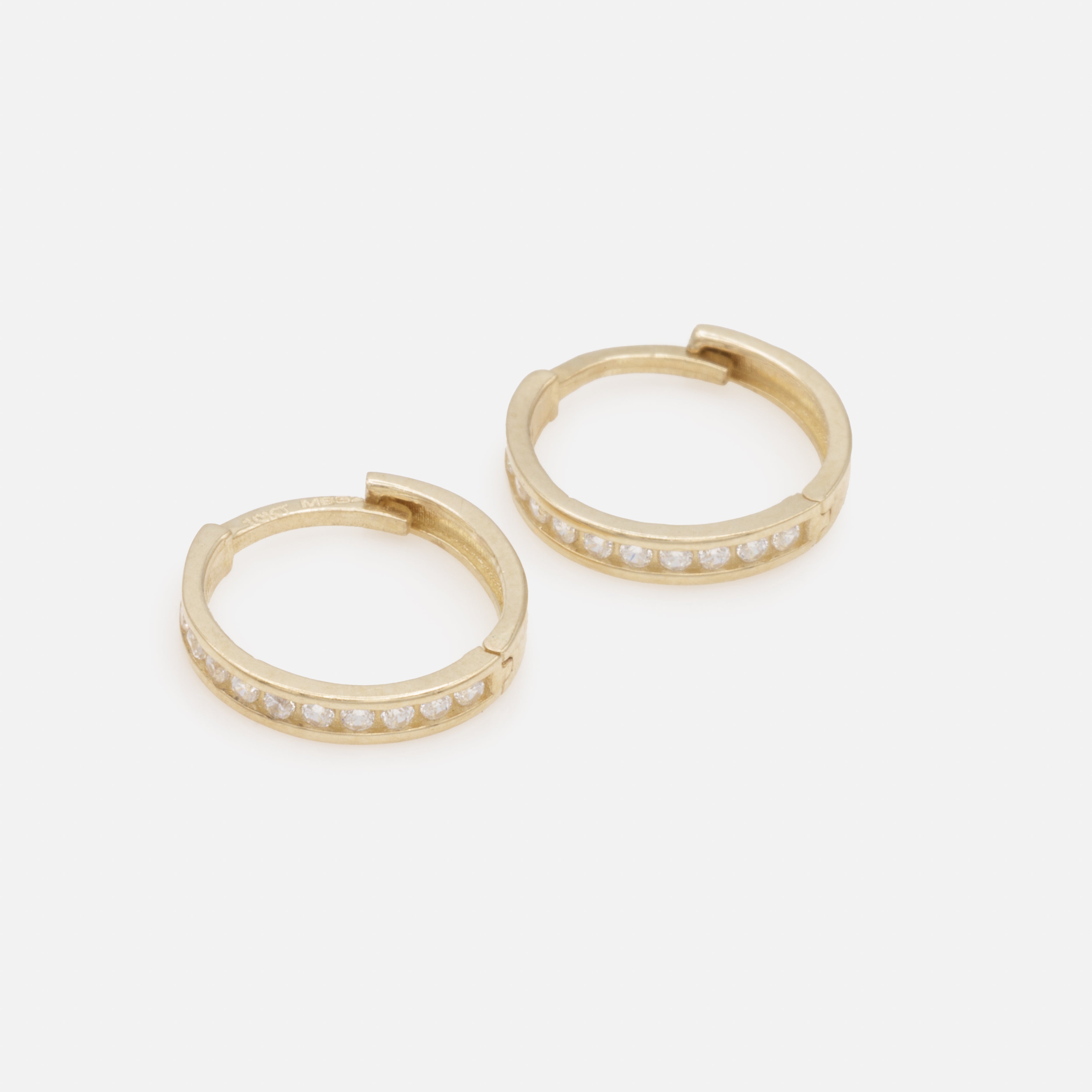 Boucles d’oreilles huggies 12 mm avec zircons cubiques en or 10 carats