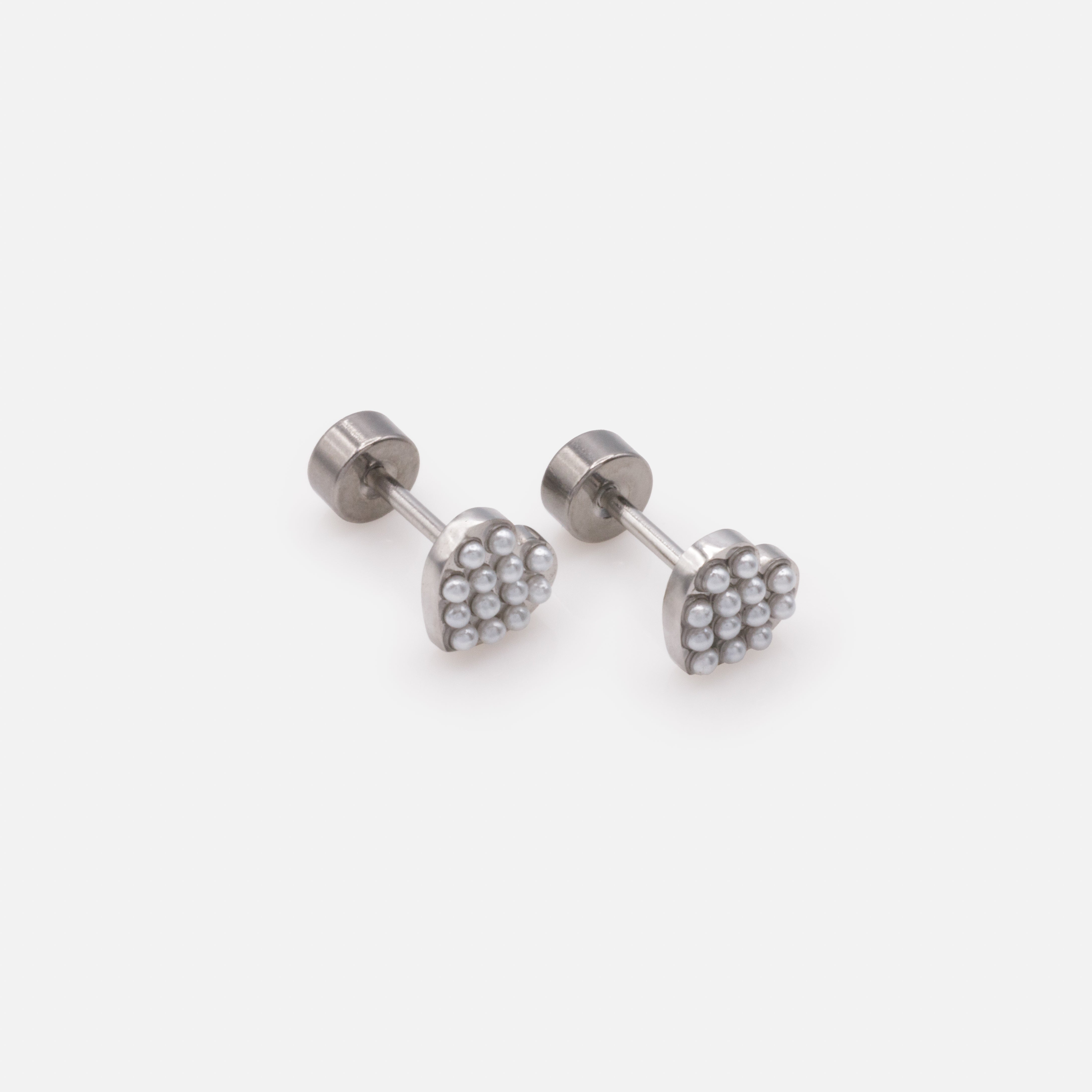 Mini boucles d'oreilles argentées coeurs perlés en acier inoxydable