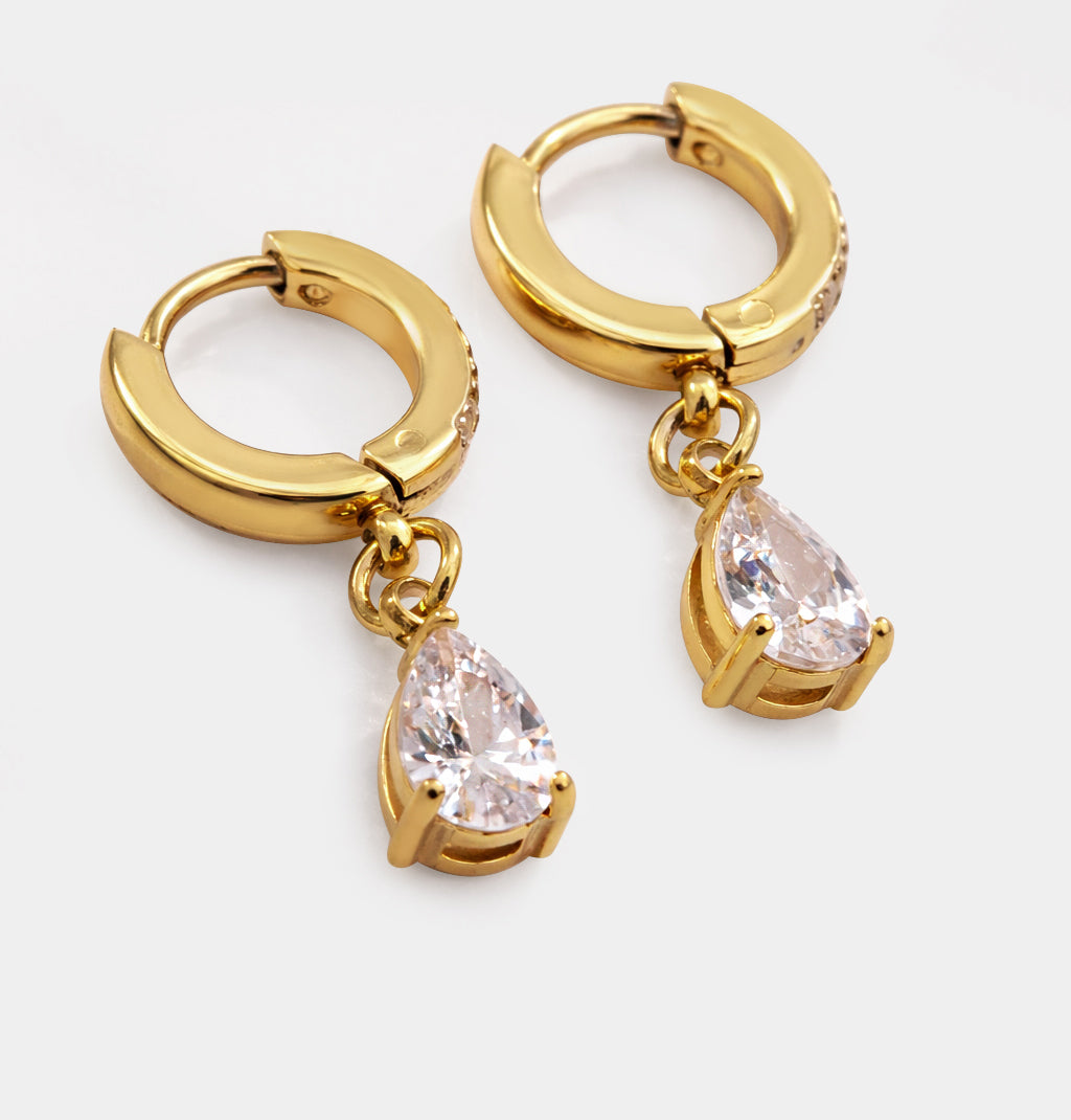 Mini boucles d'oreilles huggies dorées en acier inoxydable & zircon cubique