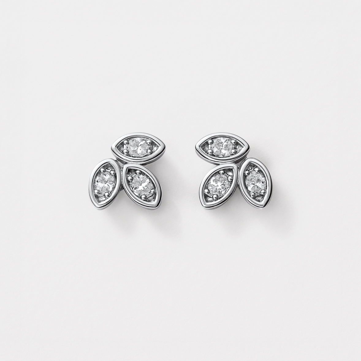 Mini boucles d'oreilles feuilles argentées en acier inoxydable & zircons cubiques