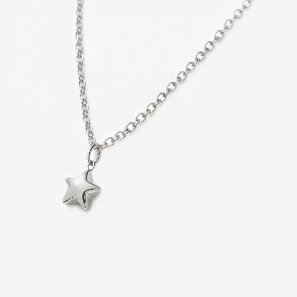 Mini collier étoile argentée en acier inoxydable