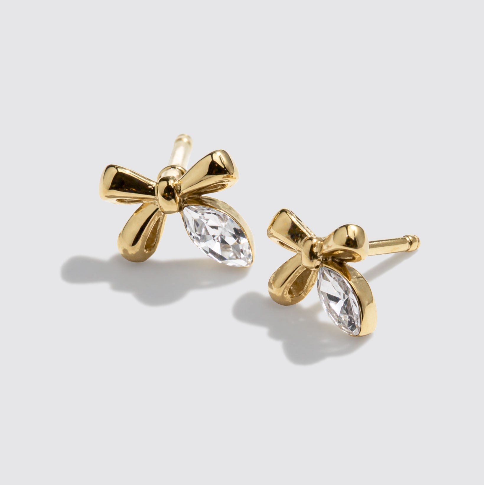 Mini boucles d'oreilles clous nœud dorées en acier inoxydable