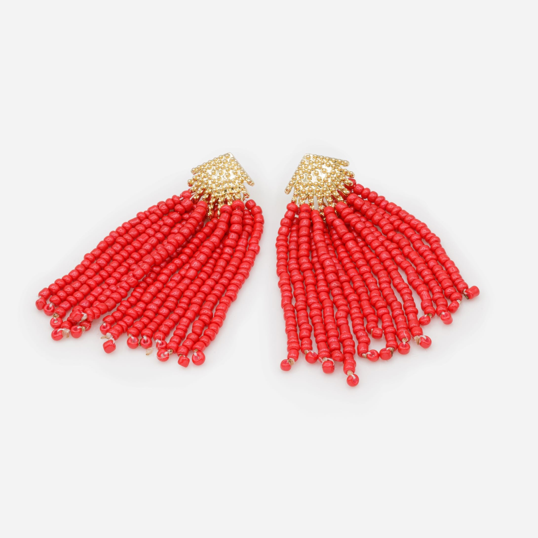 Boucles d'oreilles dorées avec chute de billes rouges