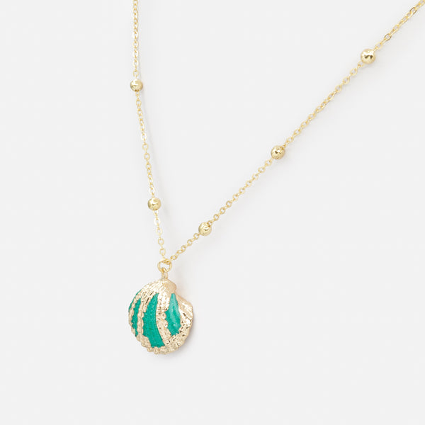 Charger l'image dans la galerie, Collier petites billes dorées avec breloque coquillage turquoise