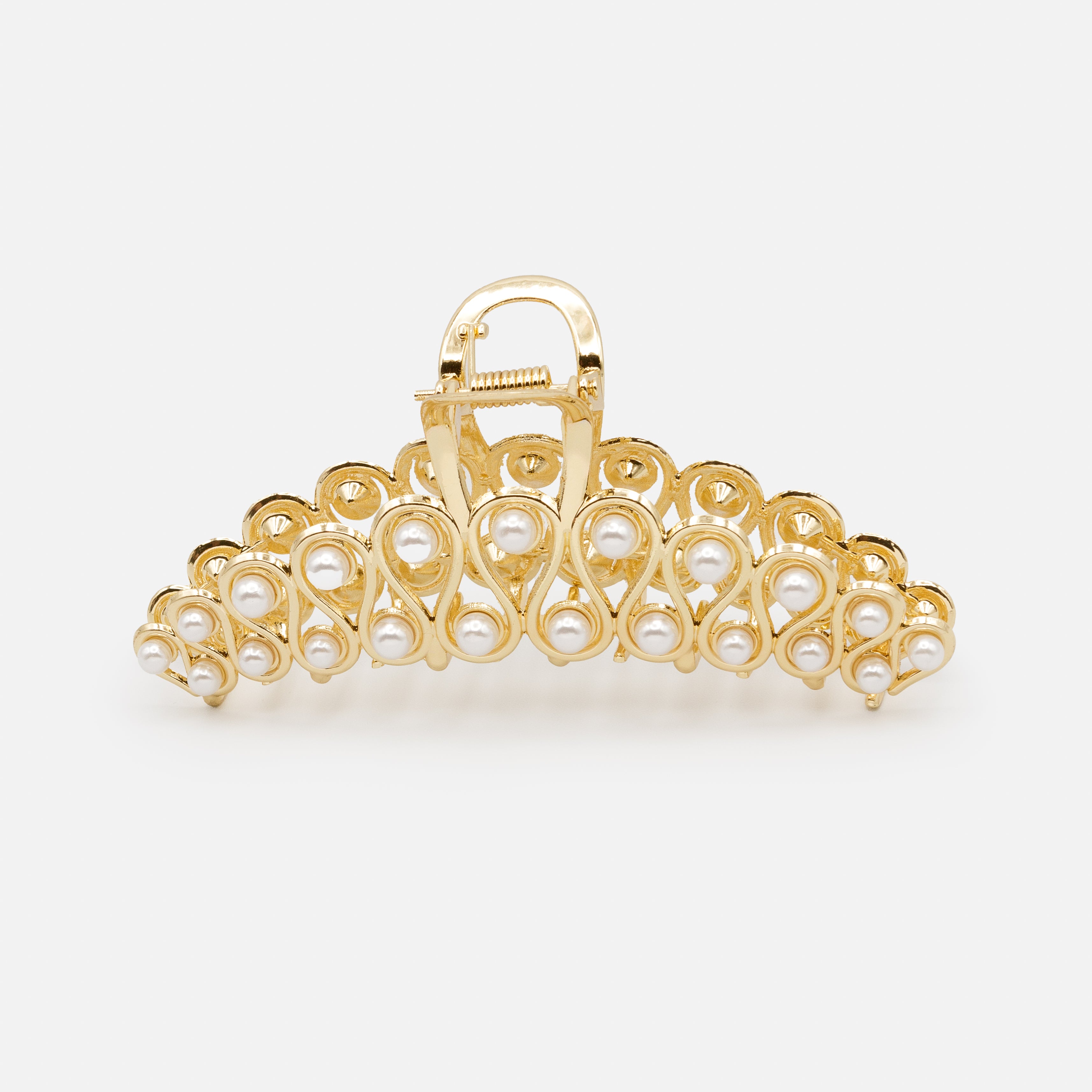 Very large golden clip decorated with pearls