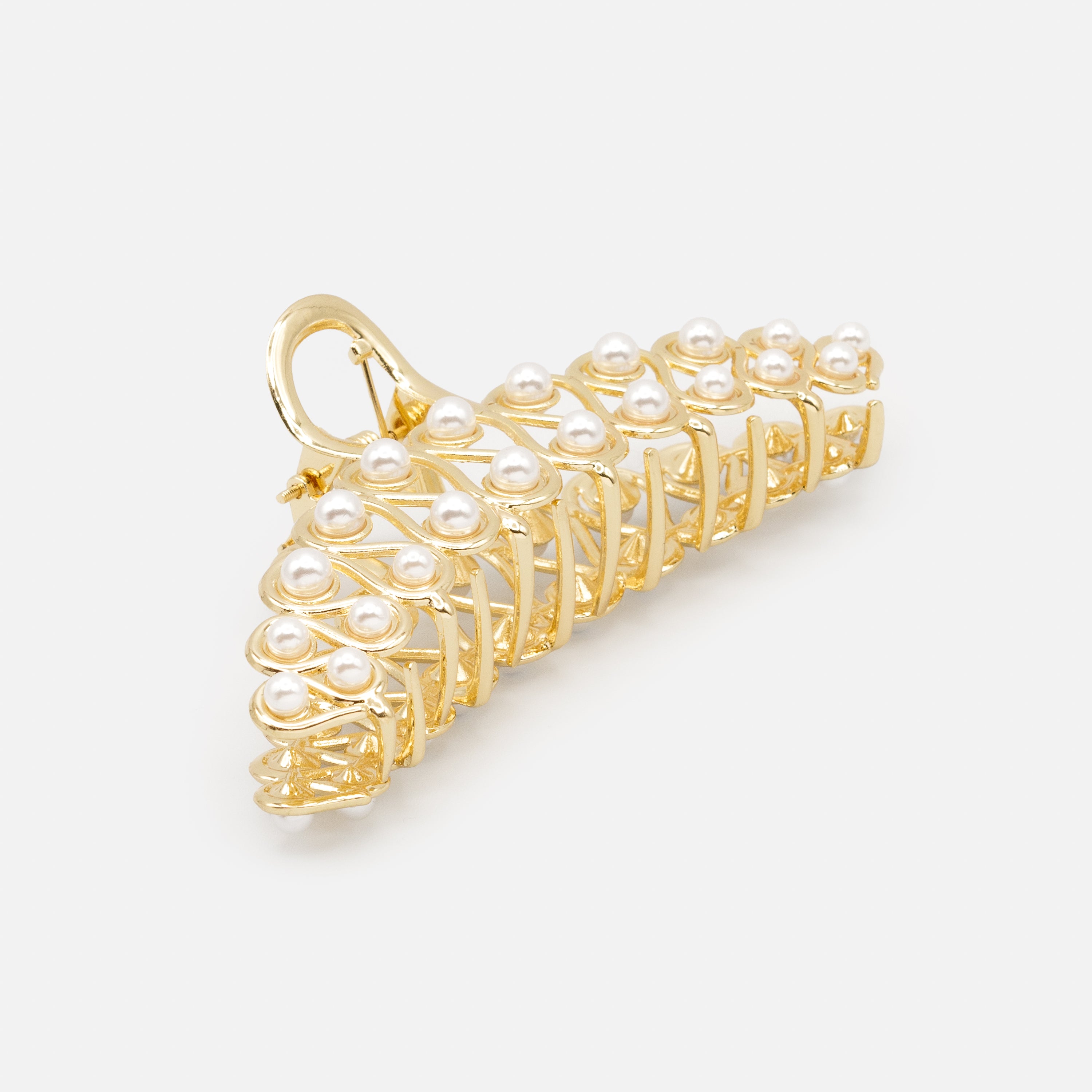 Very large golden clip decorated with pearls