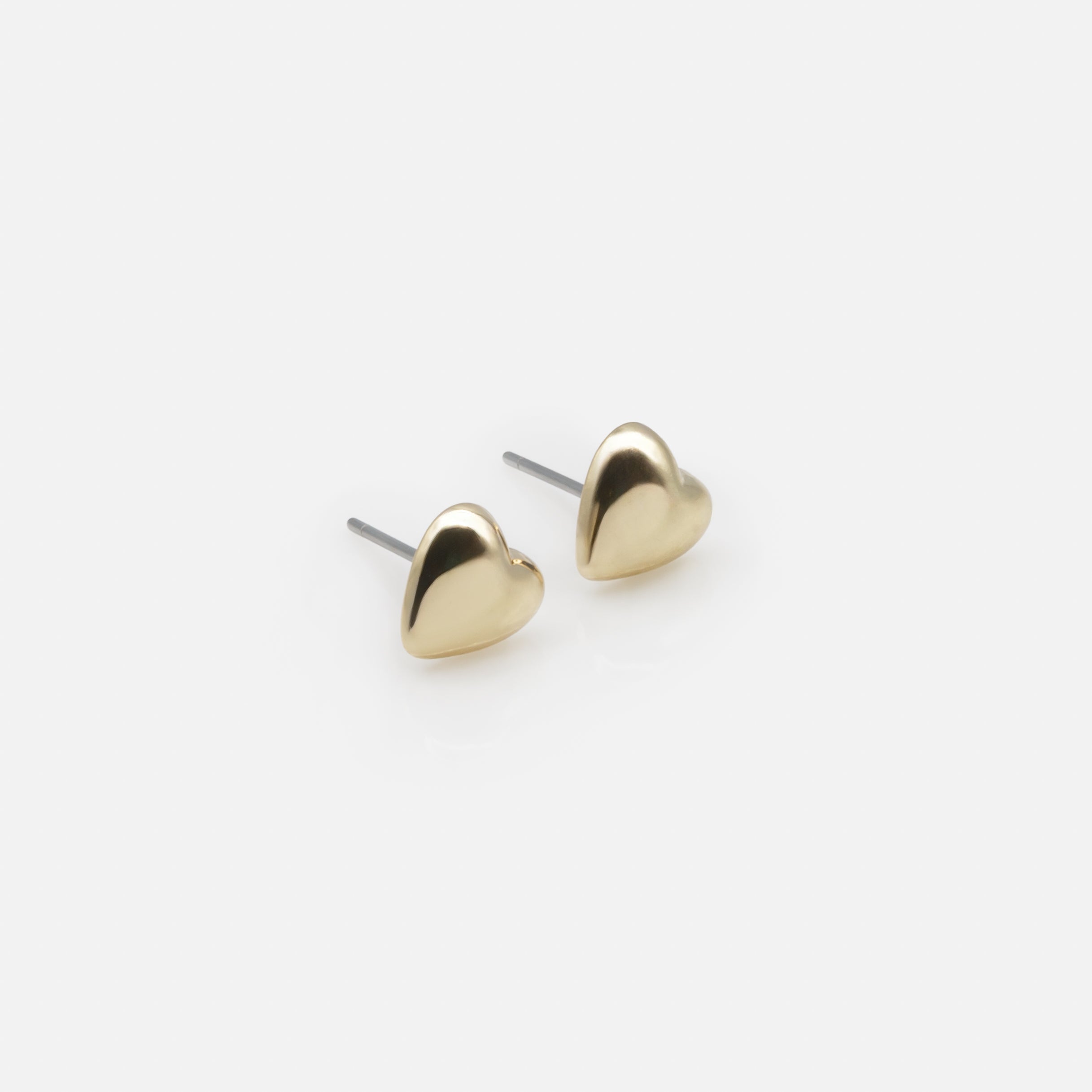 Duo de boucles d'oreilles coeurs et anneaux dorés entremêlés