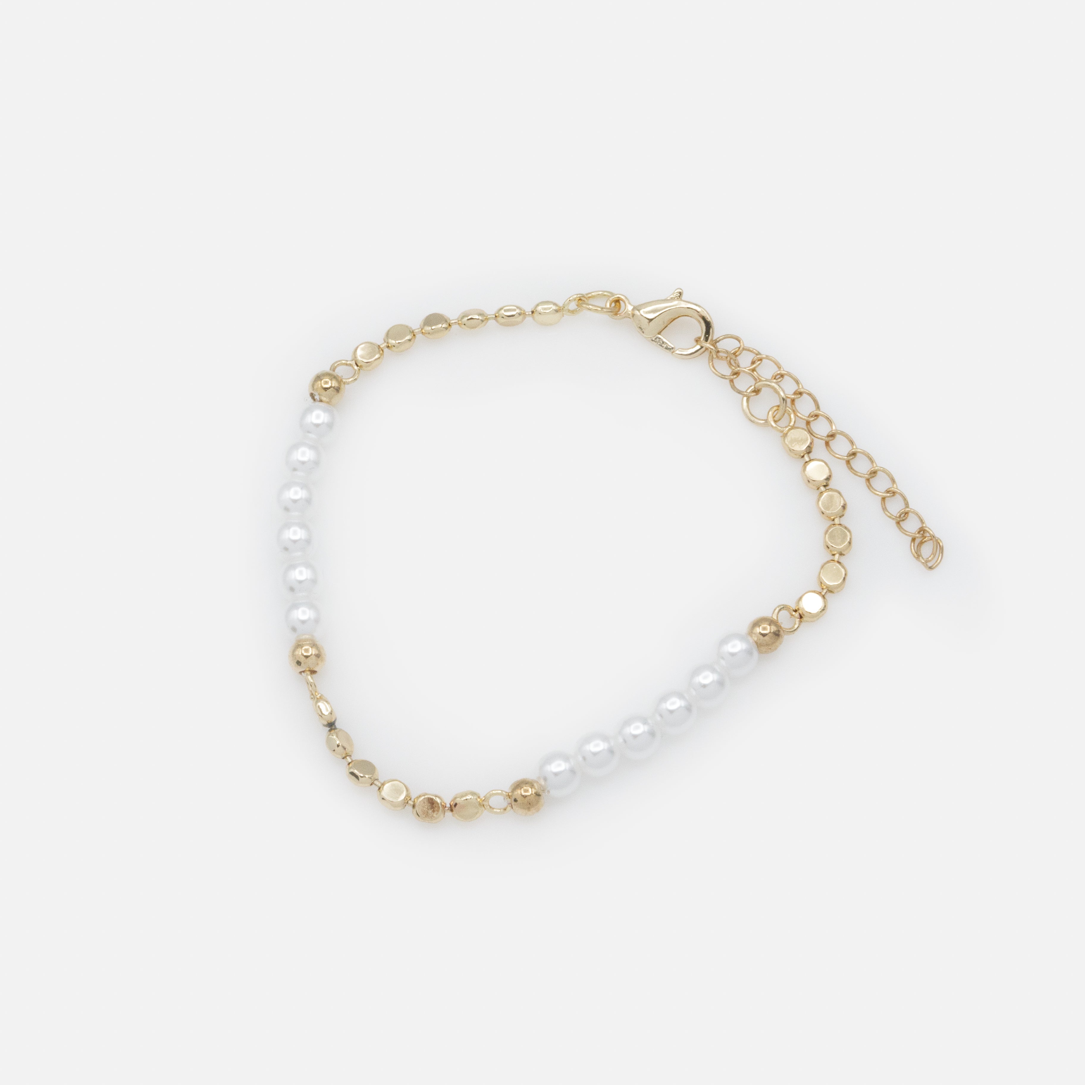 Bracelet perles rondes et billes plates dorées