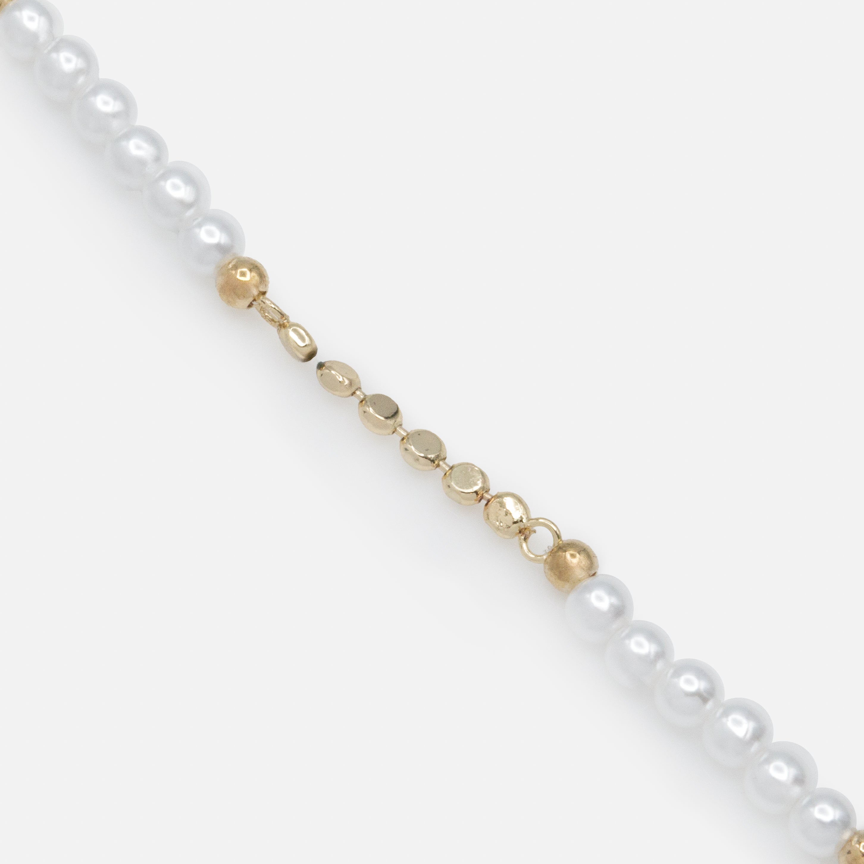 Bracelet perles rondes et billes plates dorées