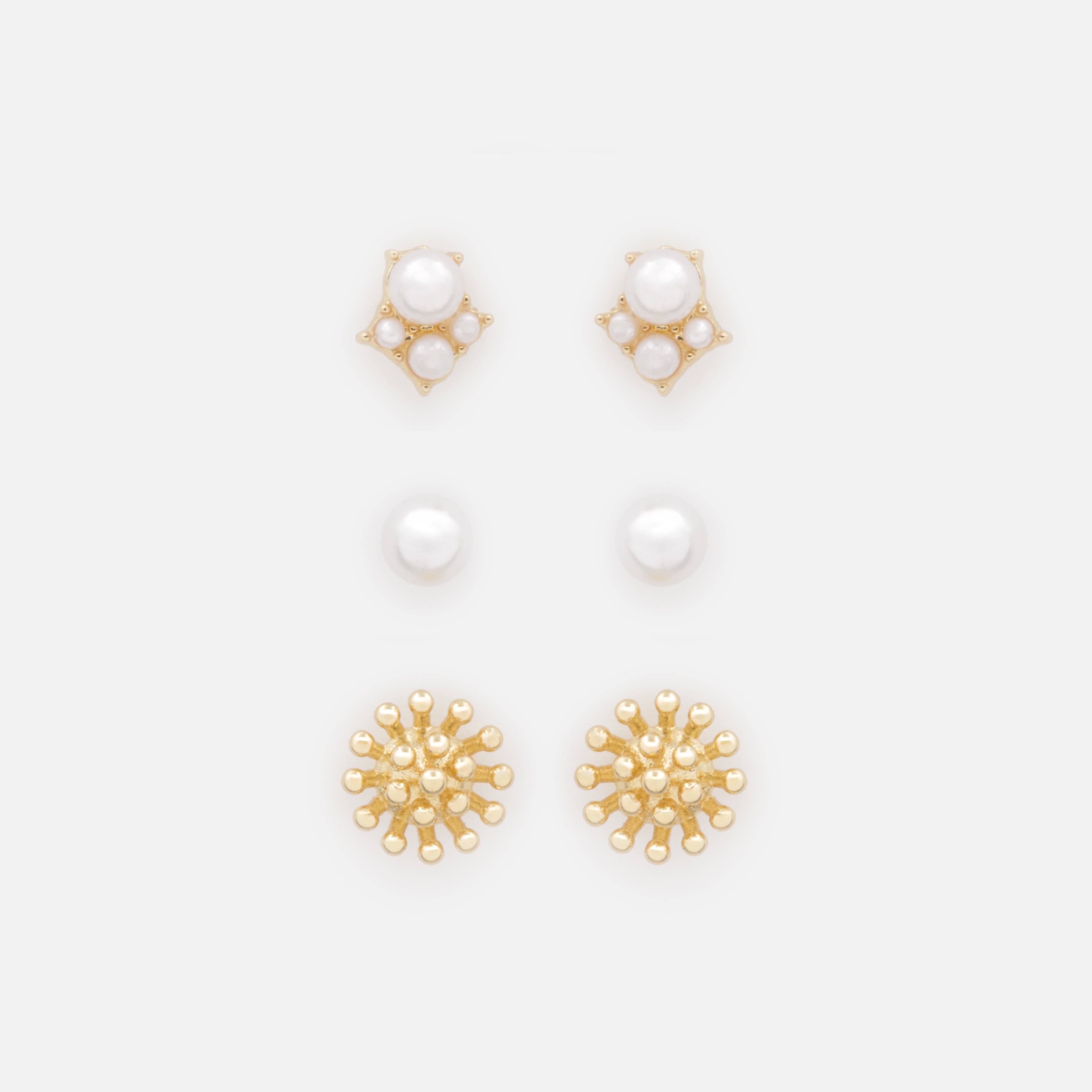 Trio de boucles d'oreilles dorées perles et fleurs