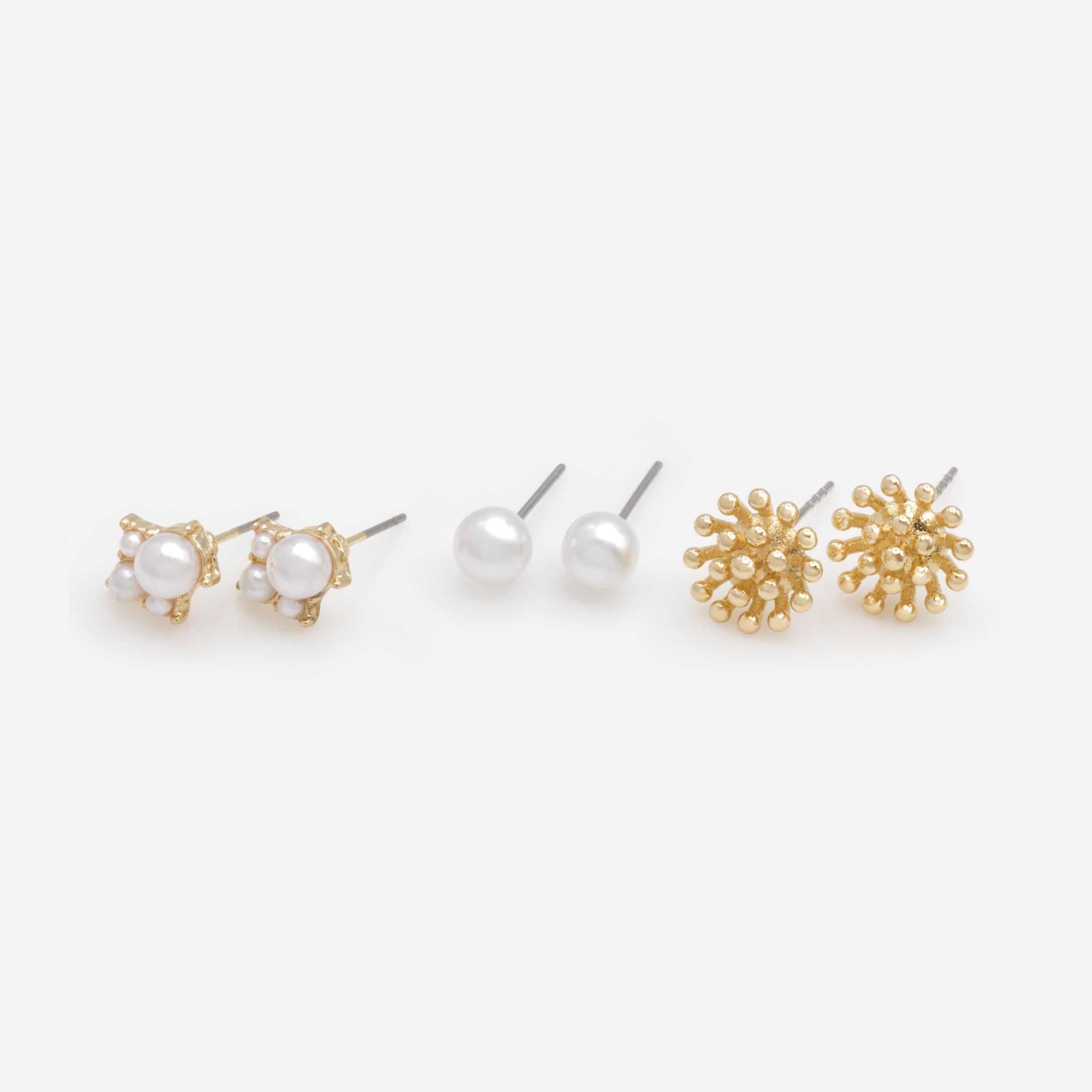Trio de boucles d'oreilles dorées perles et fleurs