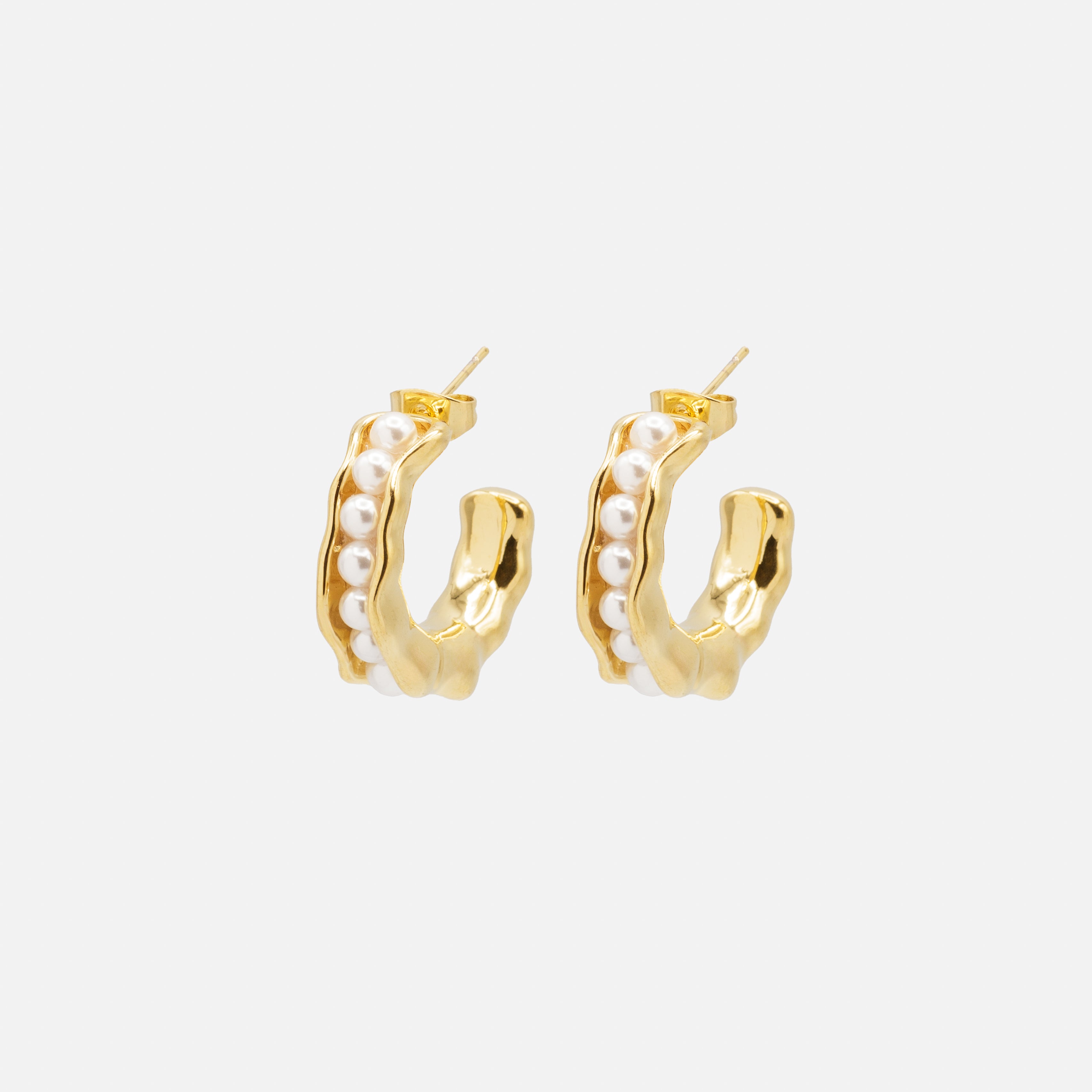 Open gold hoop earrings with synthetic pearl insert