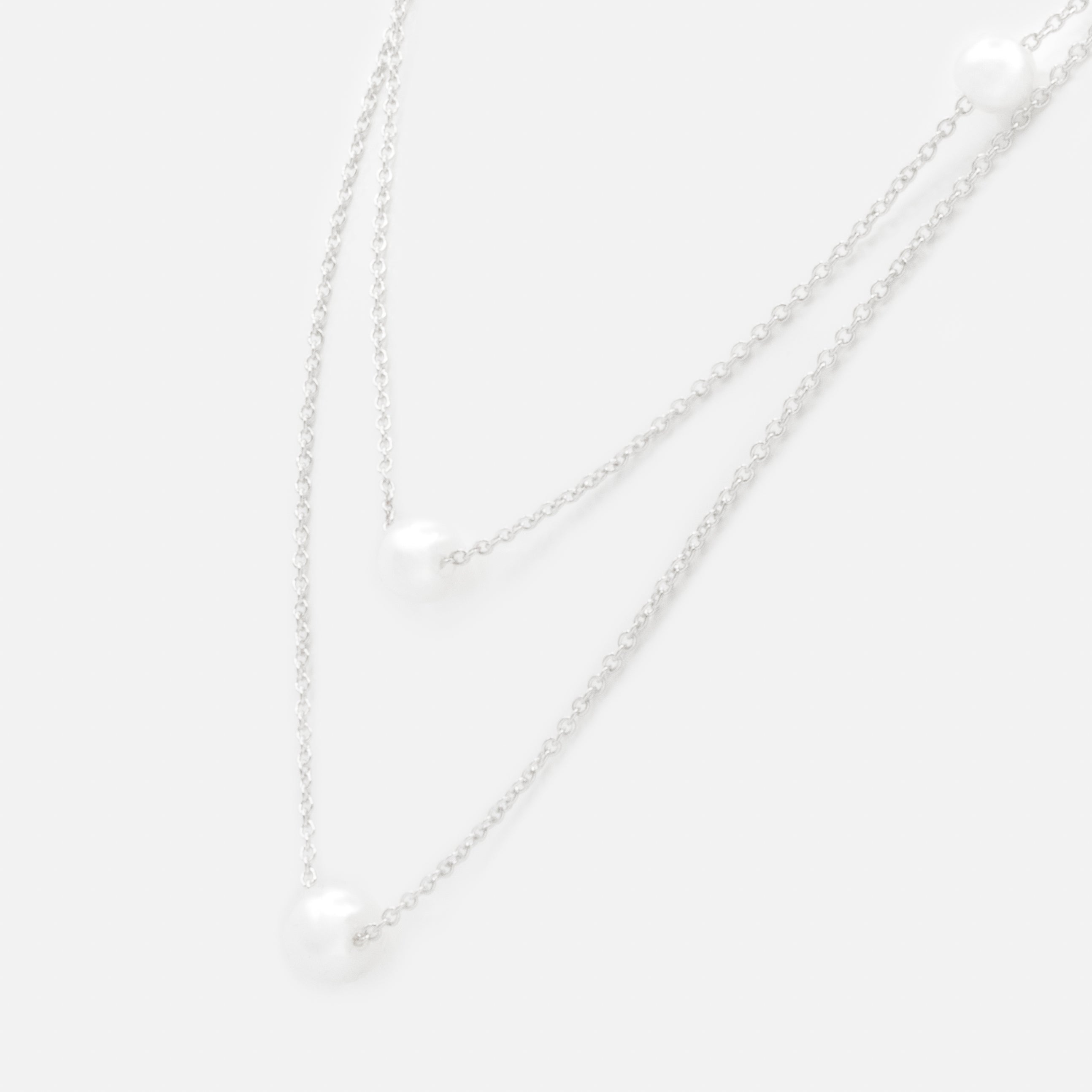 Collier argenté double chaîne avec perles rondes