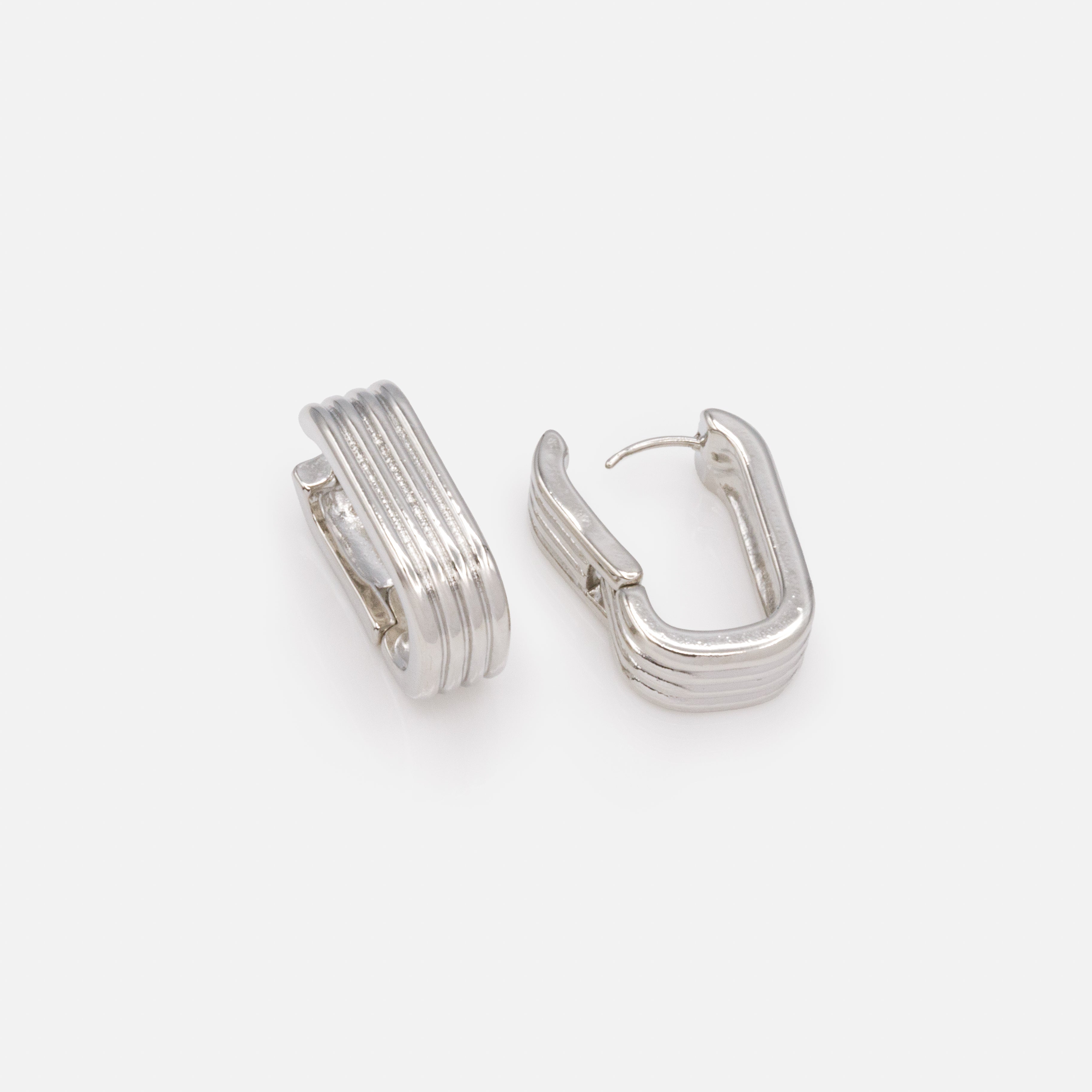 Boucles d'oreilles anneaux argentés rectangulaires à larges rainures