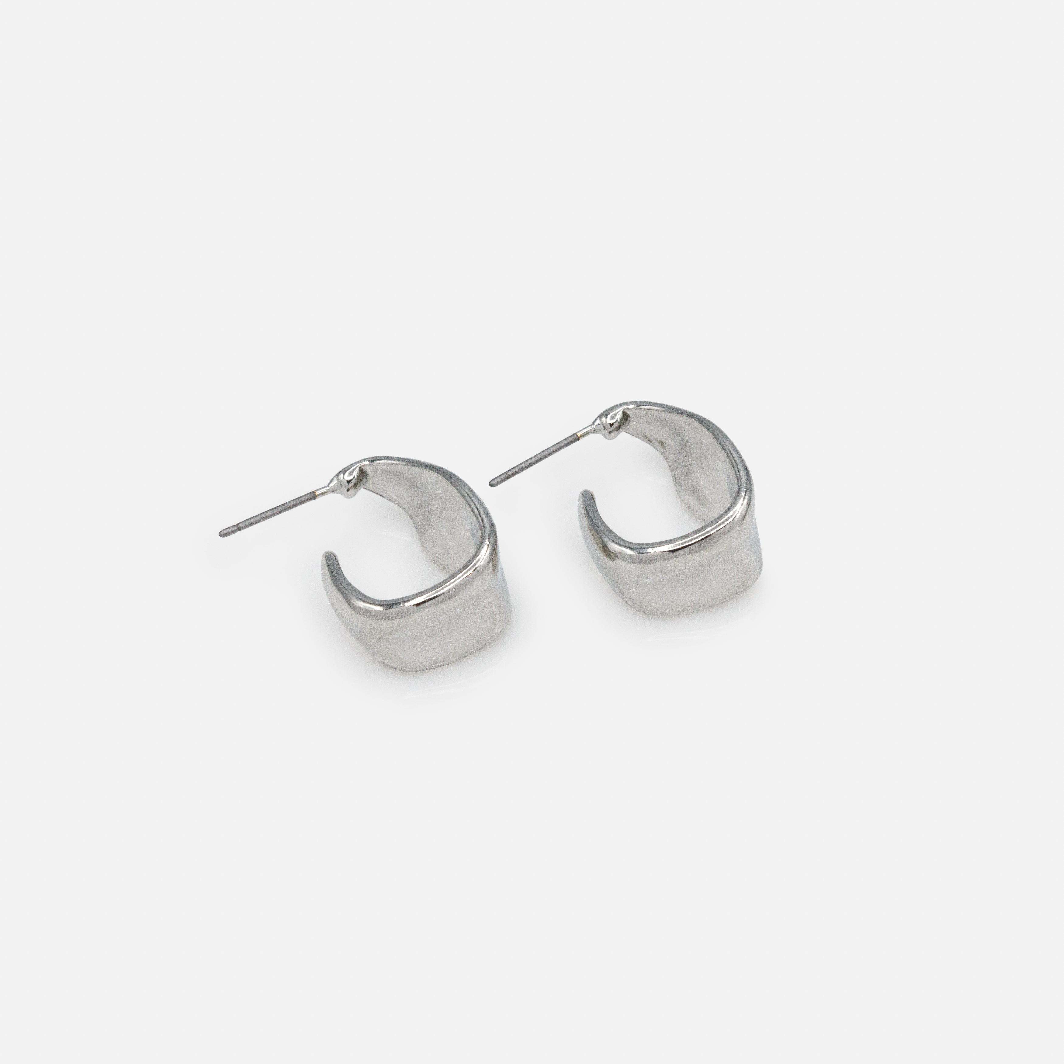 Boucles d'oreilles anneaux argentés imparfaits