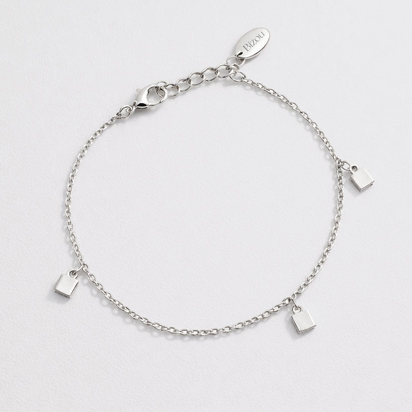 Bracelet à breloques tons argentés avec petits carrés