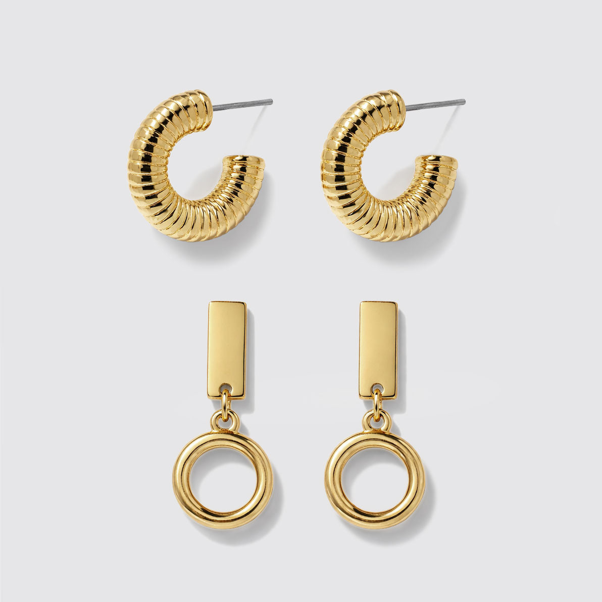 Duo de boucles d'oreilles anneaux et pendantes doré