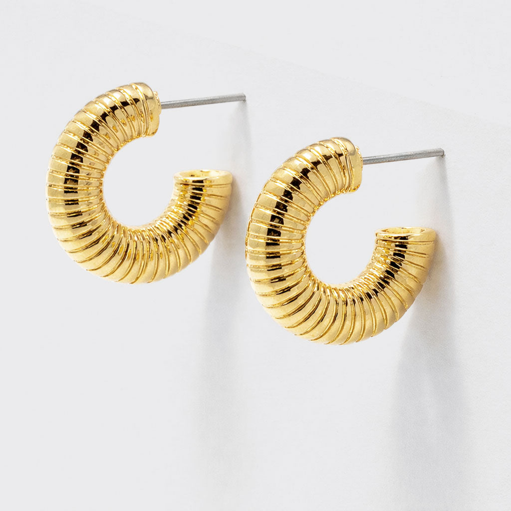 Duo de boucles d'oreilles anneaux et pendantes doré