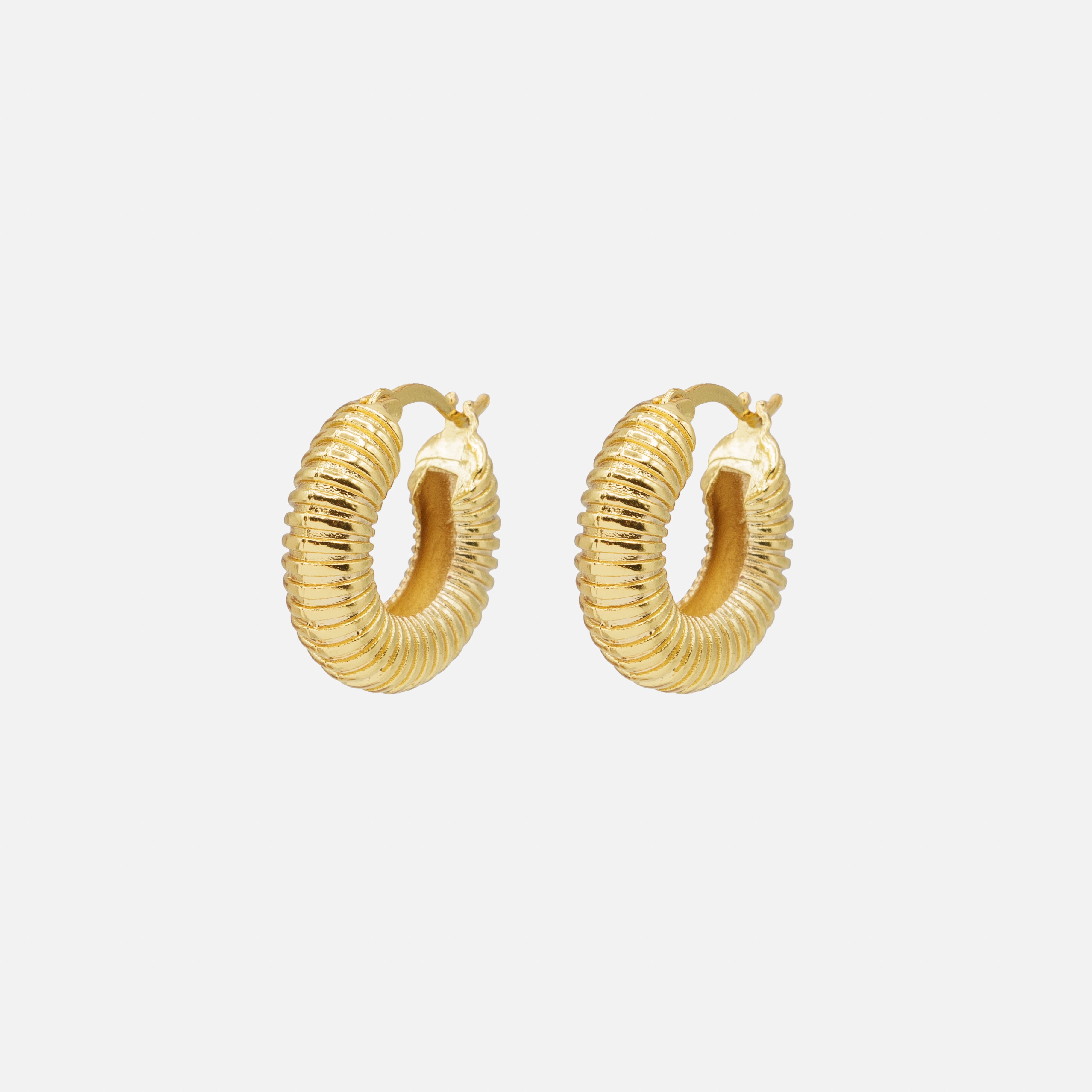 Gold-plated grooved hoop earrings