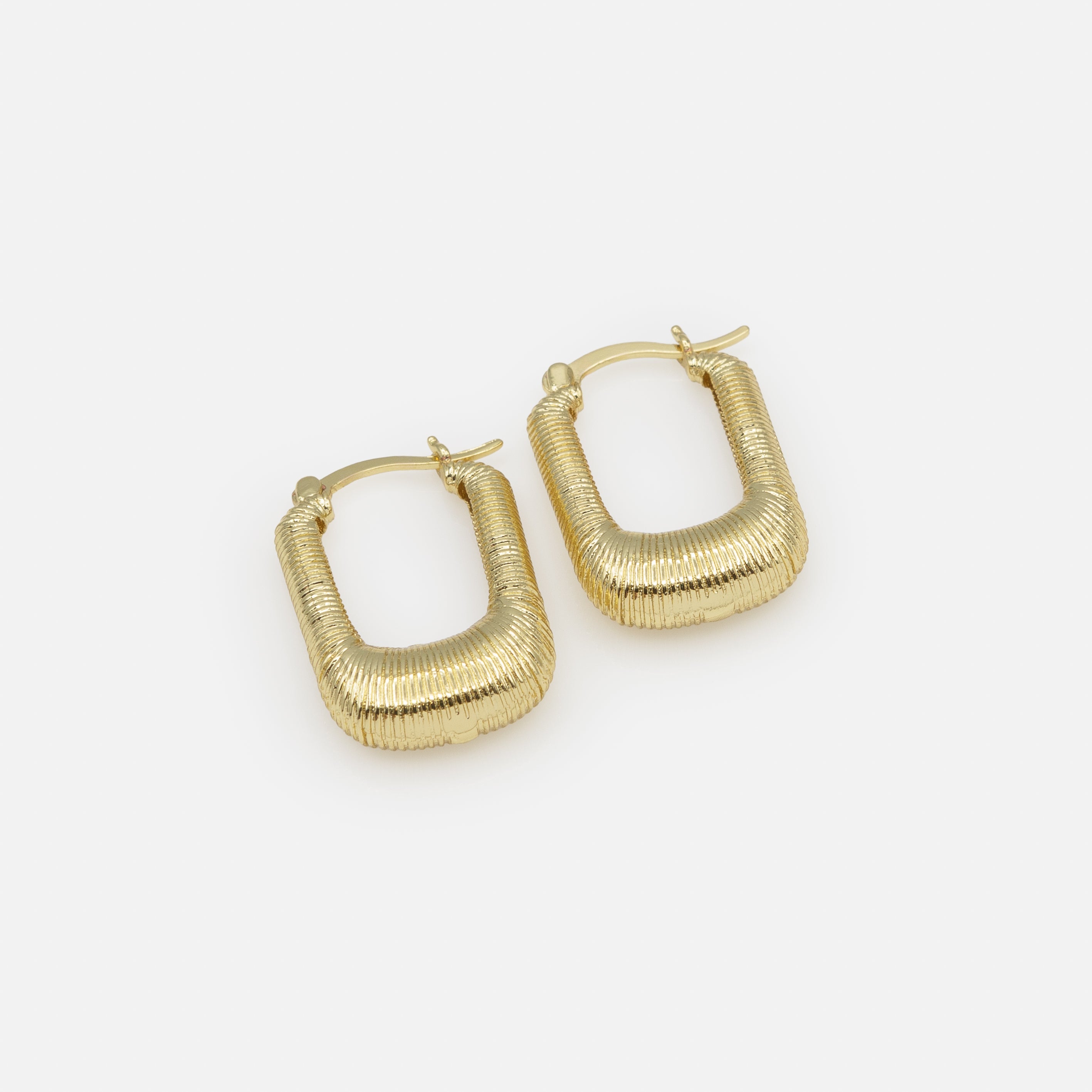 Oval grooved gold earrings