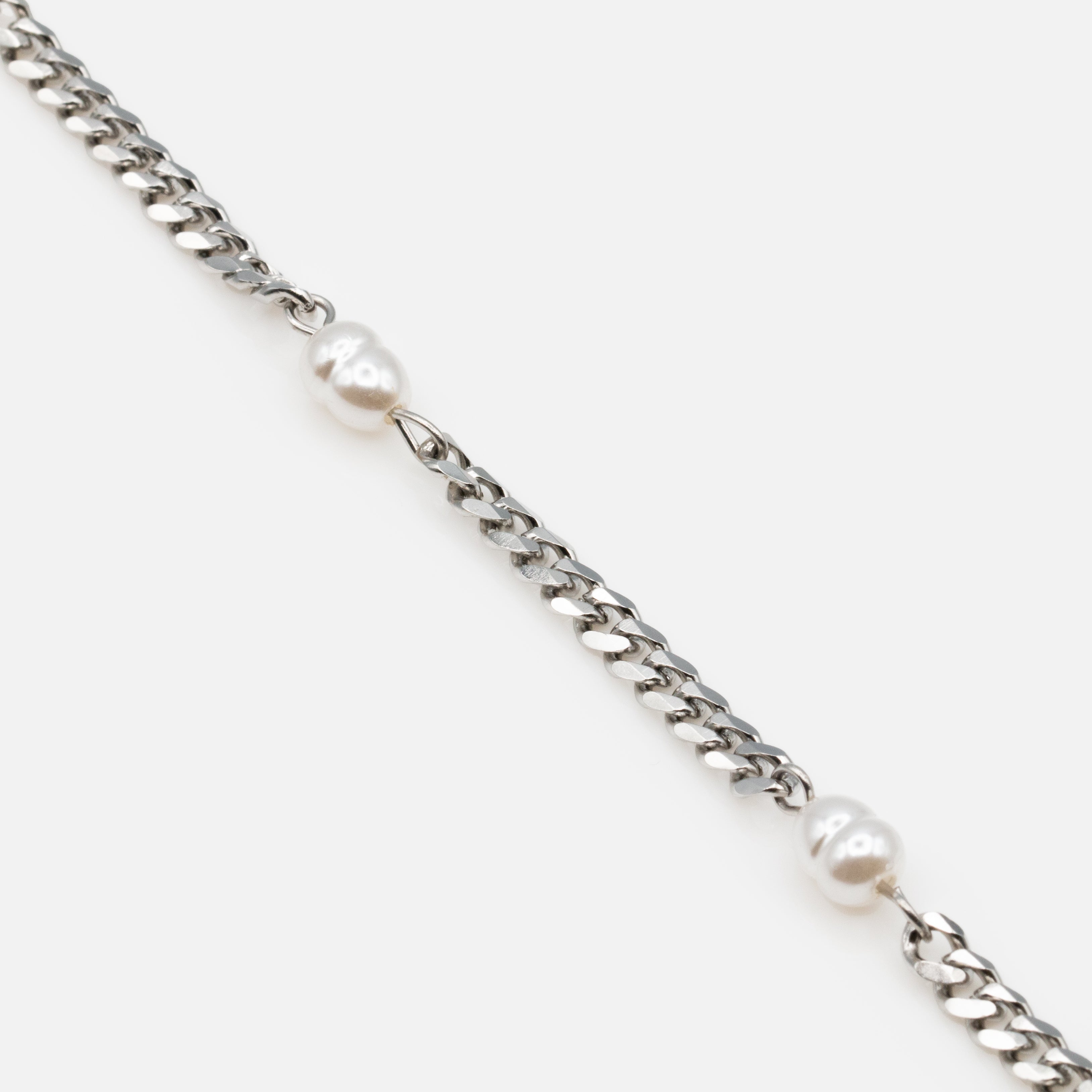 Silver bracelet with pearls in stainless steel