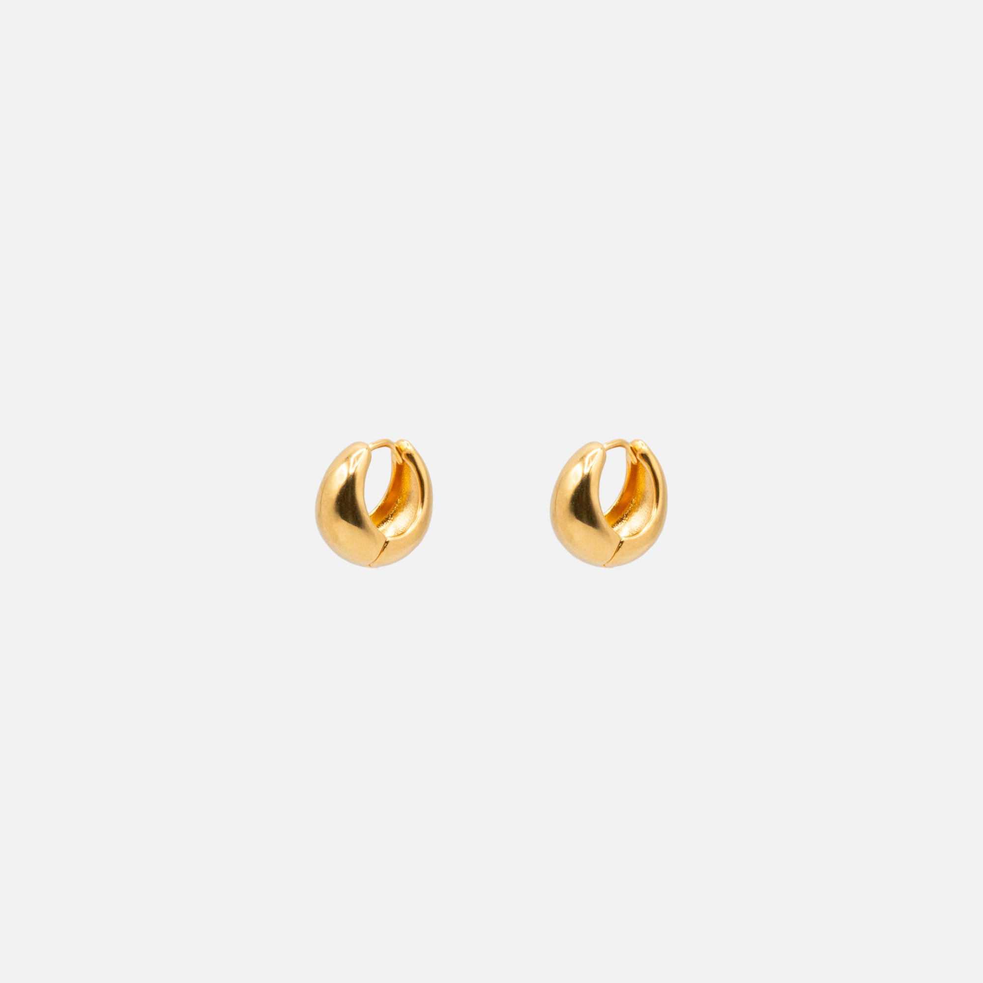 Small gold hoop earrings 16 mm with wide base in stainless steel