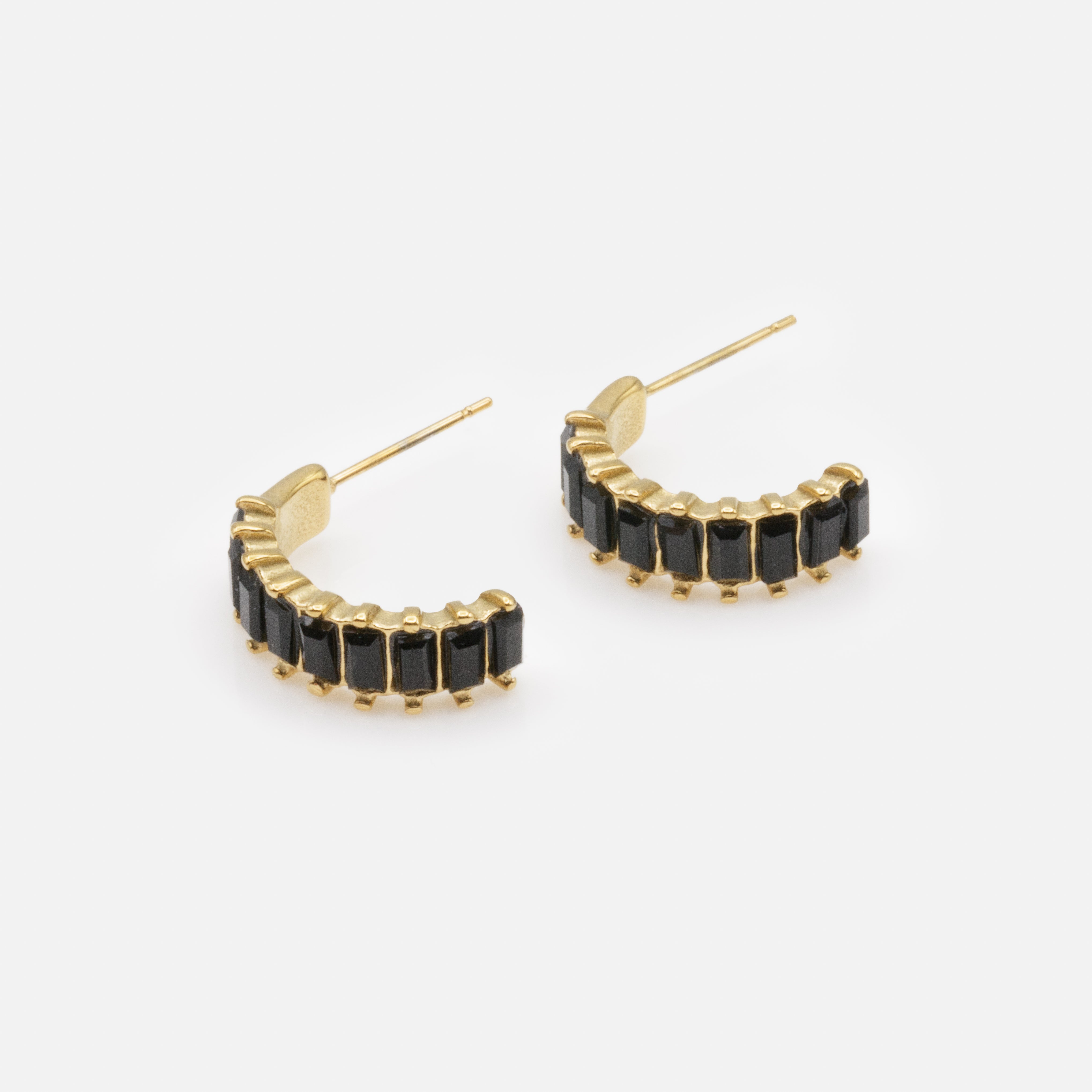 Boucles d'oreilles demi-anneaux dorés avec pierres noires en acier inoxydable