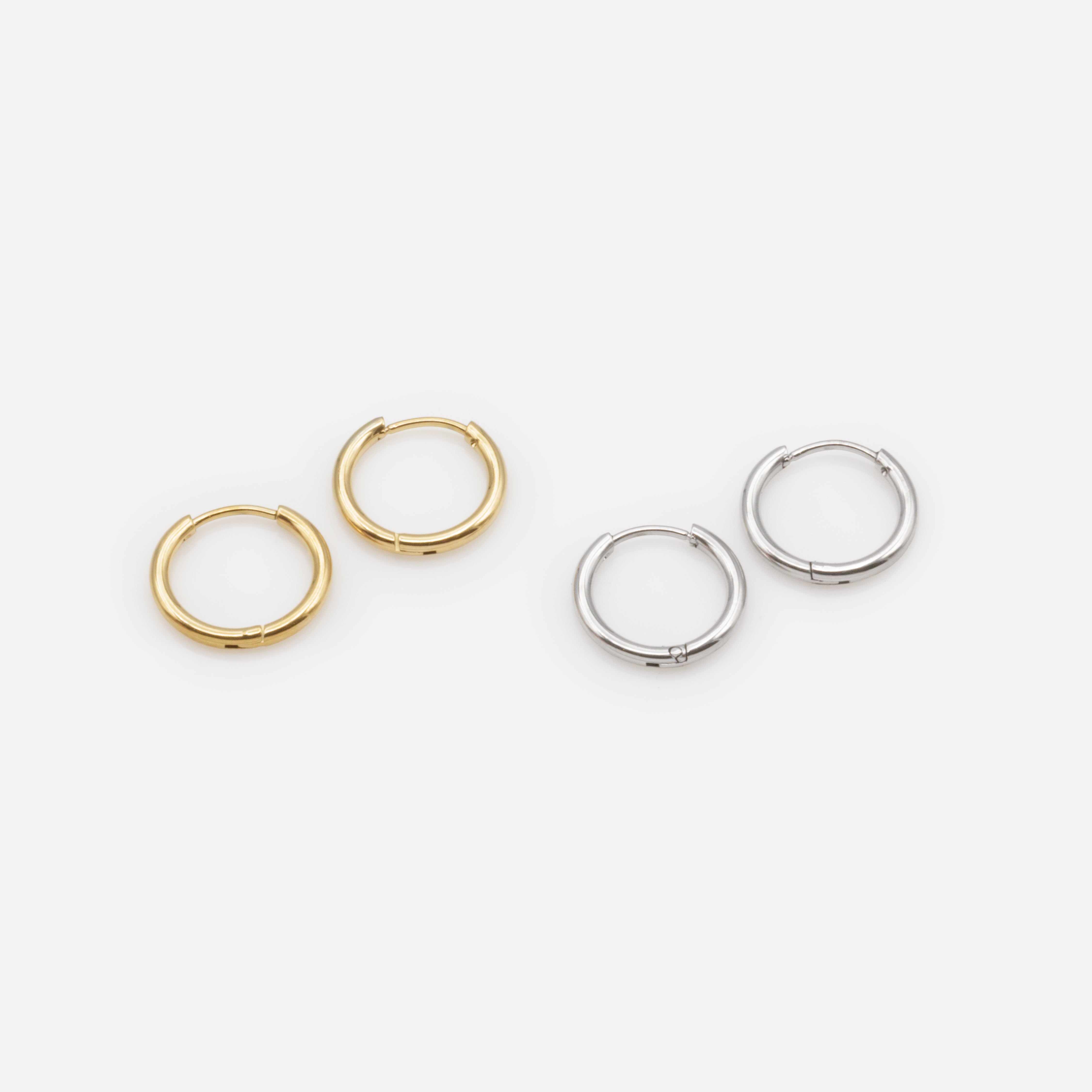 Boucles d'oreilles huggies deux tons en acier inoxydable