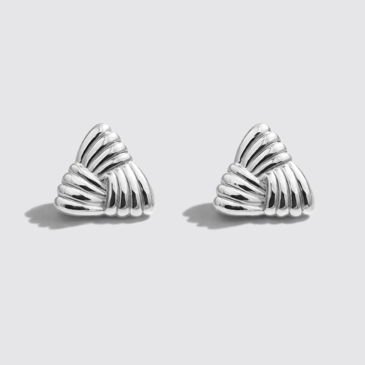 Boucles d'oreilles triangle texturé argenté en acier inoxydable