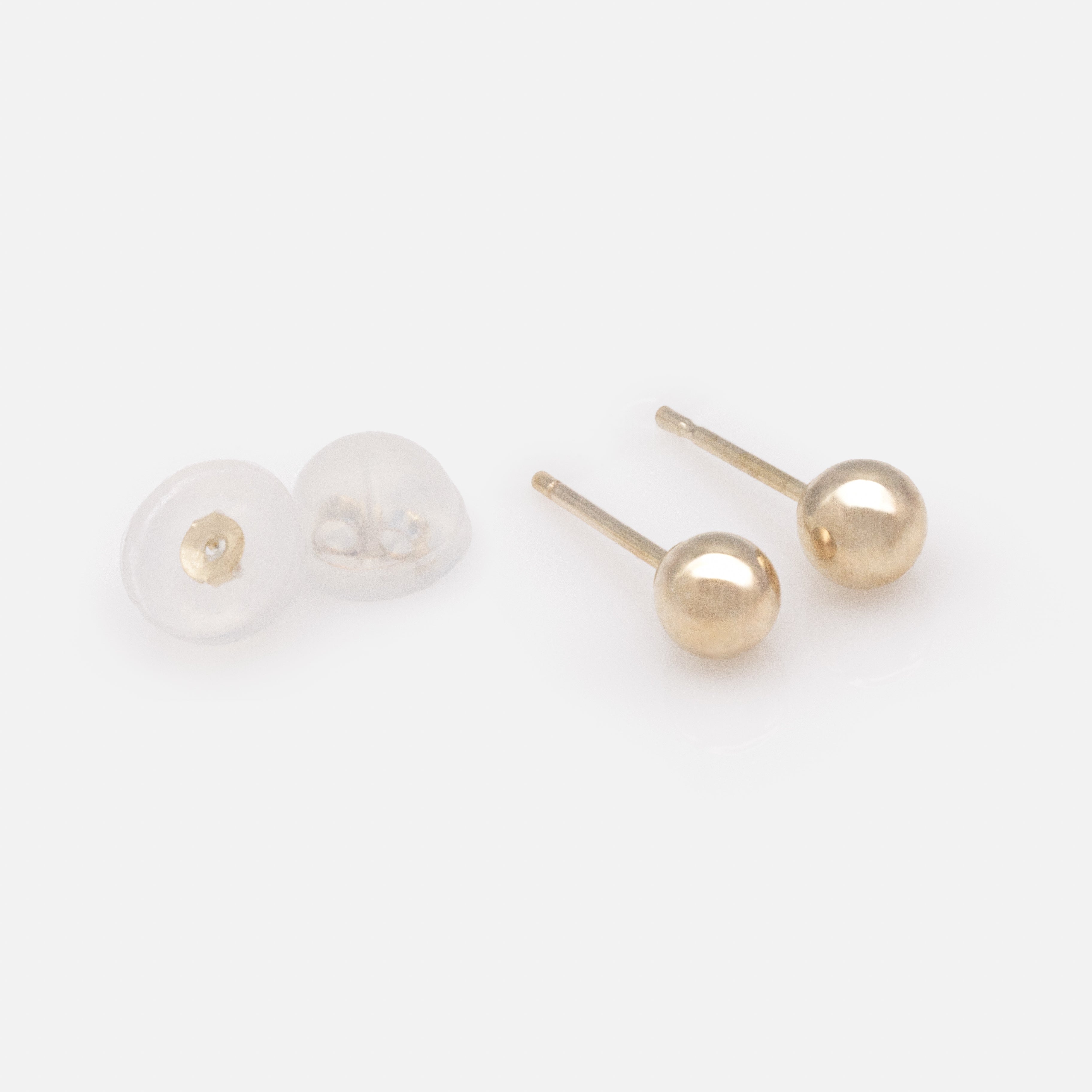 Boucles d’oreilles fixes 4 mm boules dorées or 10 carats