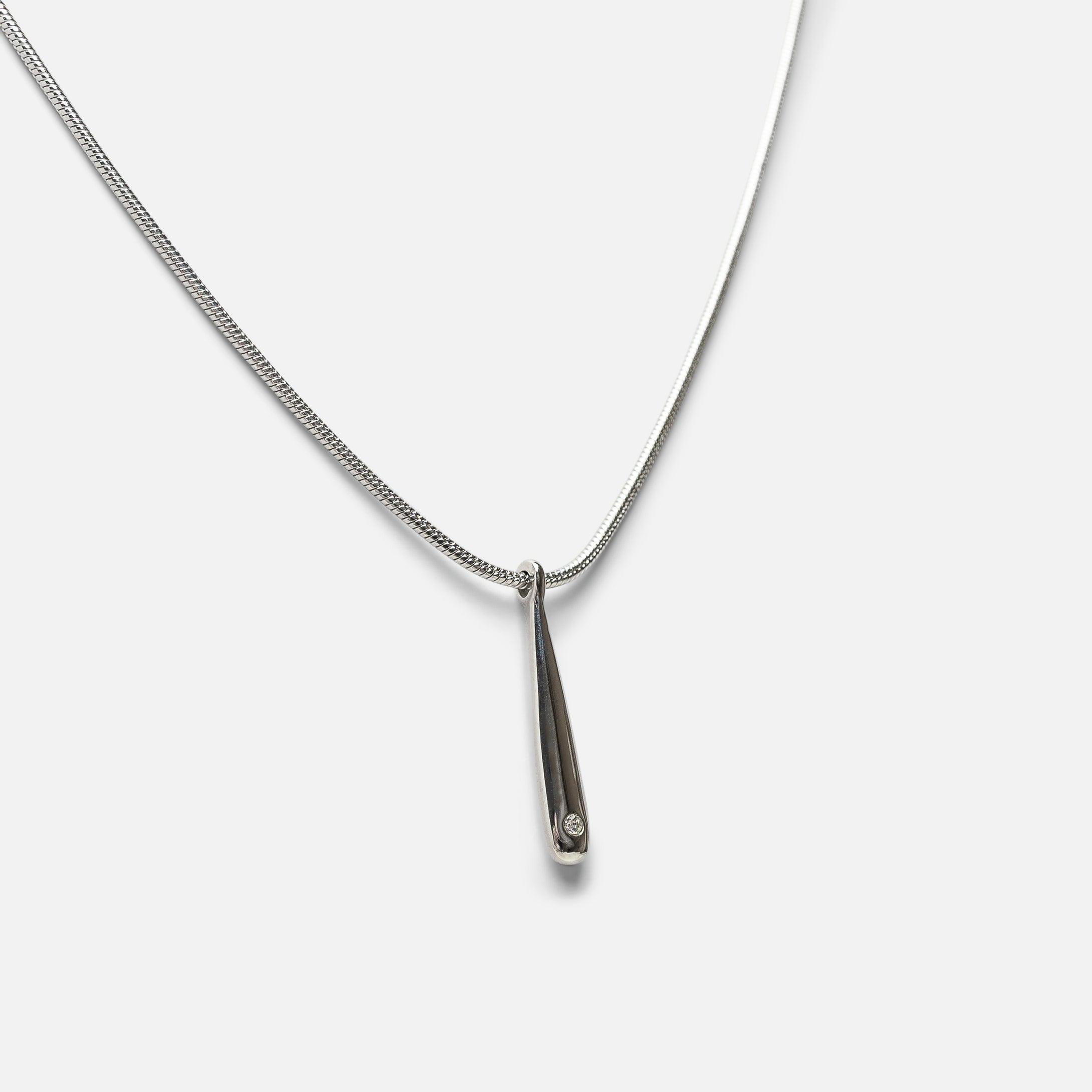 Collier argent avec breloque longue et zircon cubique en acier inoxydable