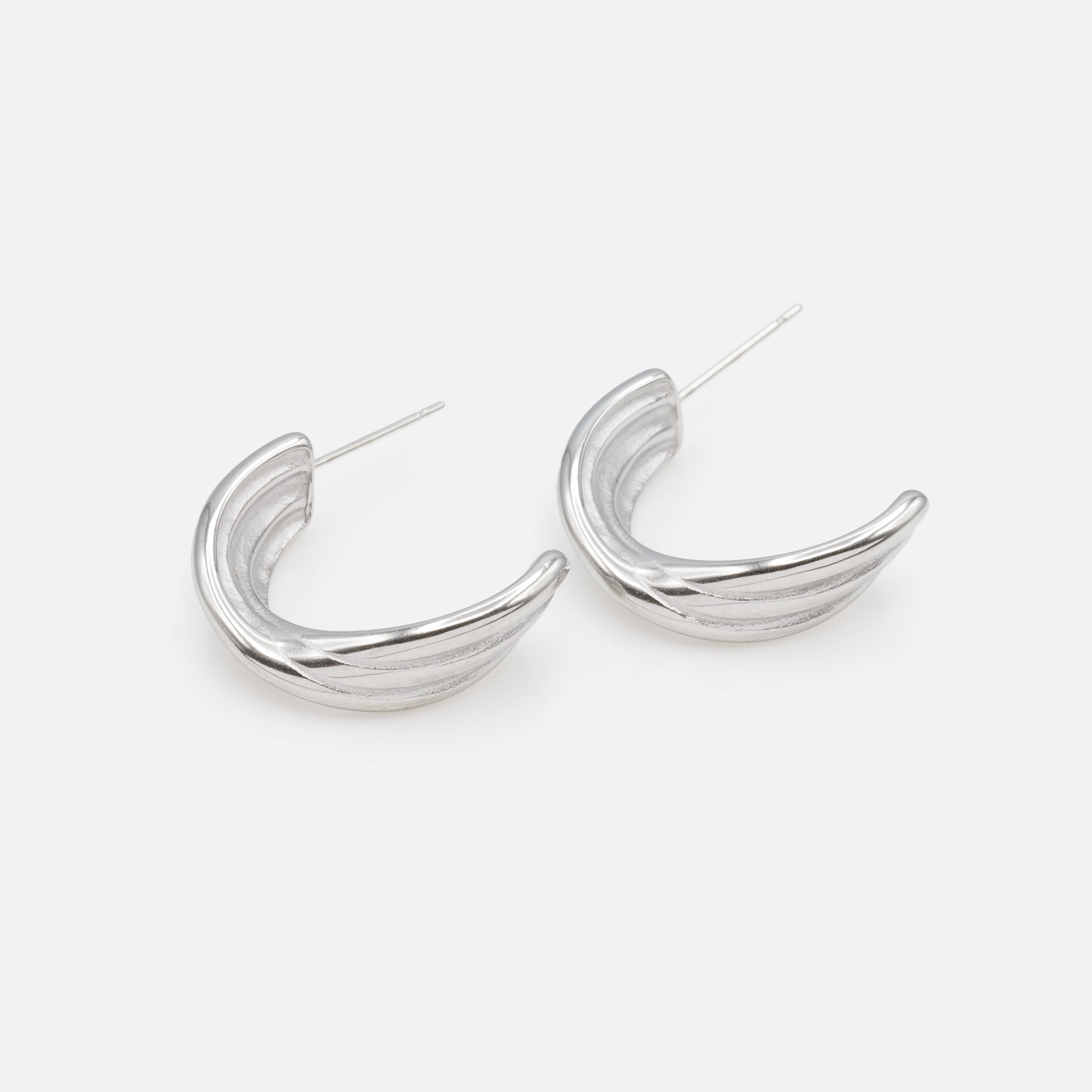 Boucles d'oreilles anneaux argentés 20 mm tordus et texturés en acier inoxydable
