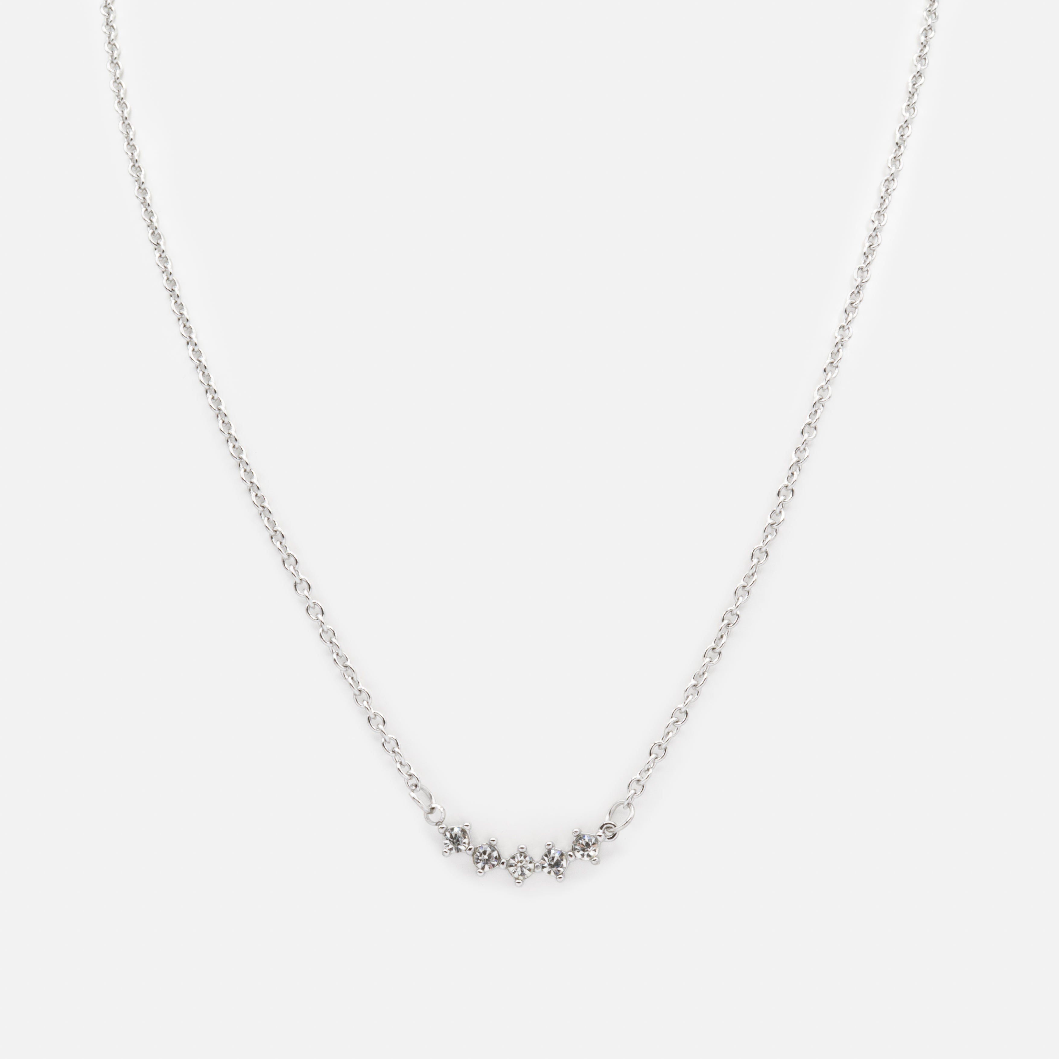Collier argenté avec ses cinq zircons cubiques en acier inoxydable