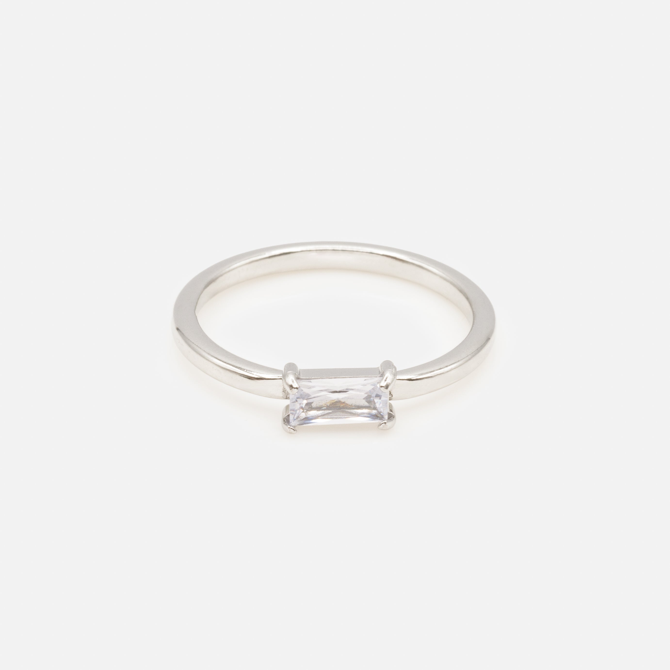 Bague argentée avec pierre rectangulaire blanche en acier inoxydable