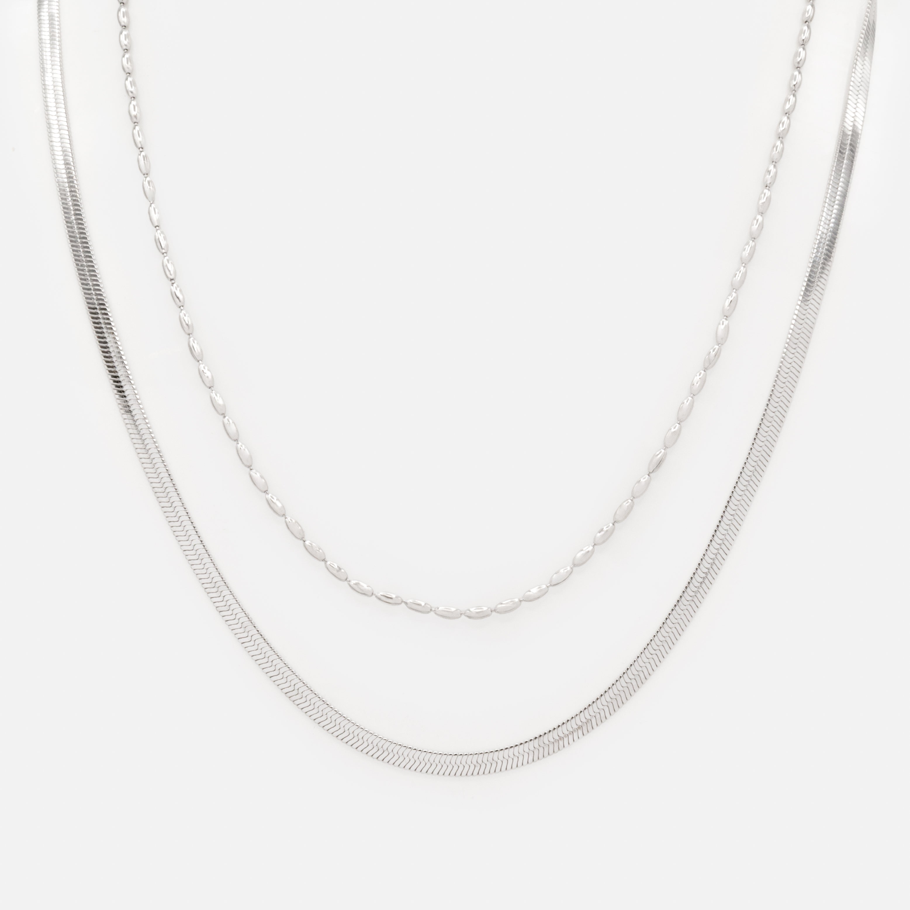 Collier argenté double chaîne à mailles plates et billes allongées en acier inoxydable