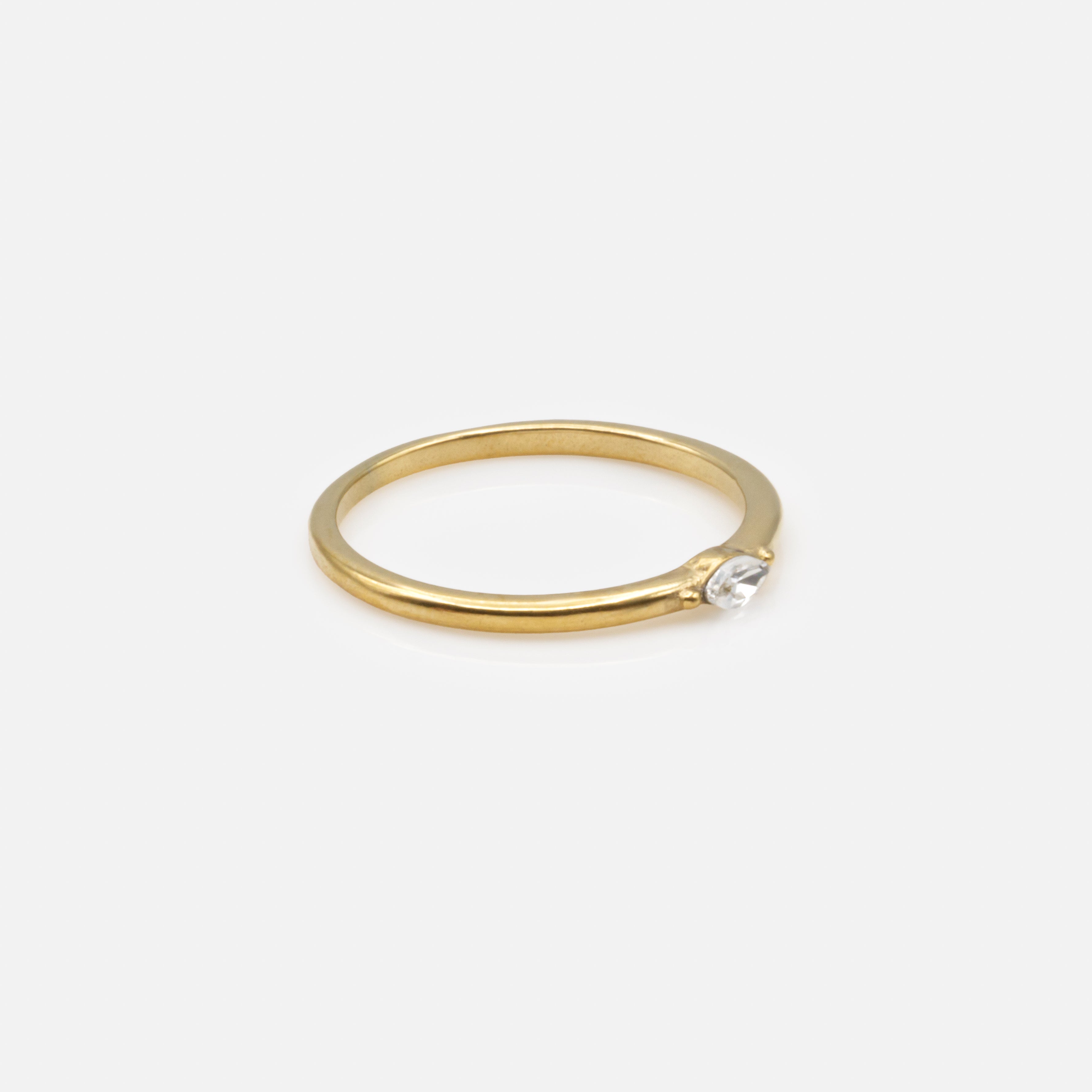 Bague dorée avec zircon cubique ovale en acier inoxydable