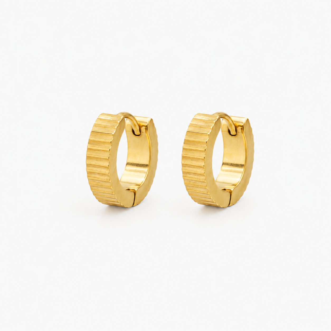 Gold huggie earrings with horizontal stripes in stainless steel