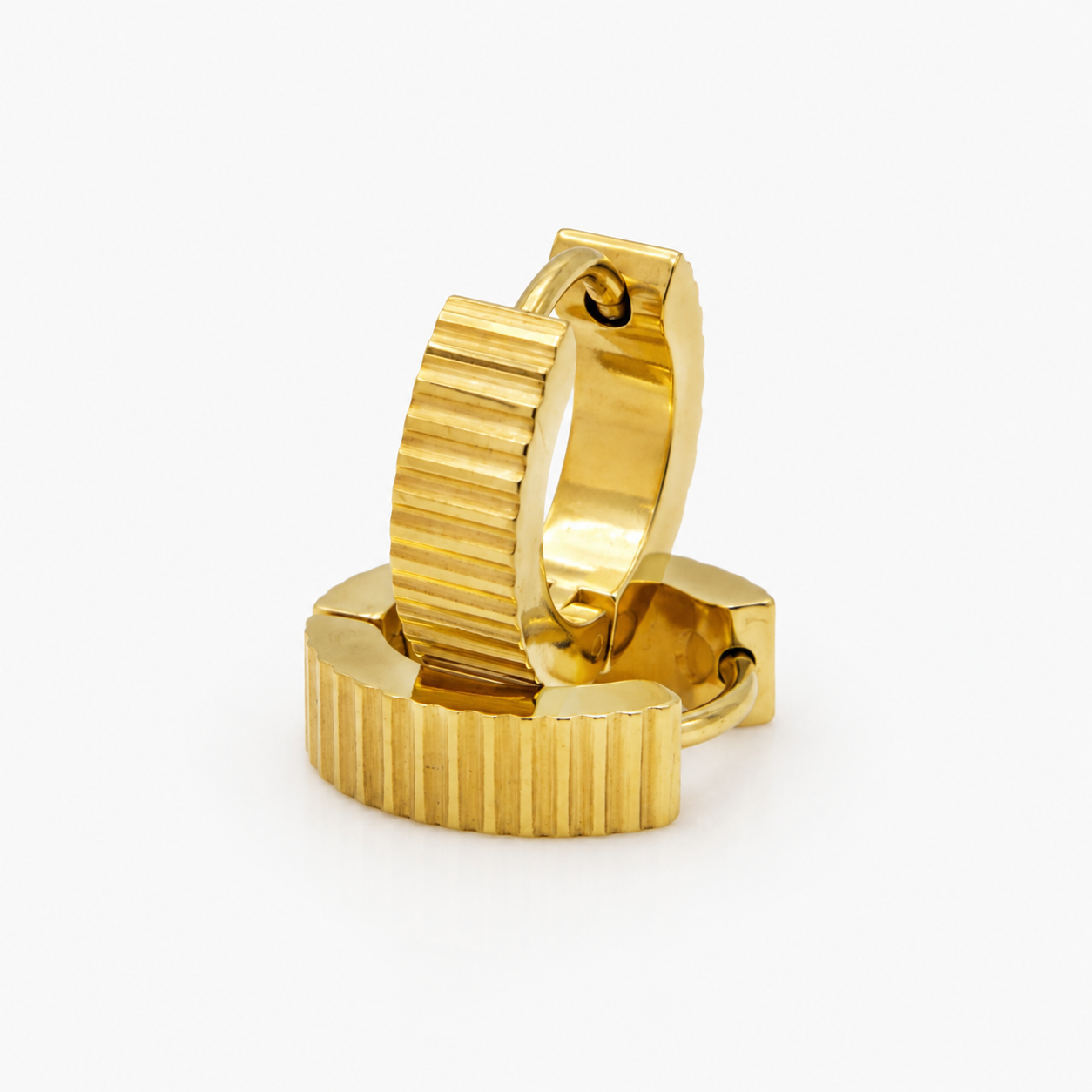 Gold huggie earrings with horizontal stripes in stainless steel