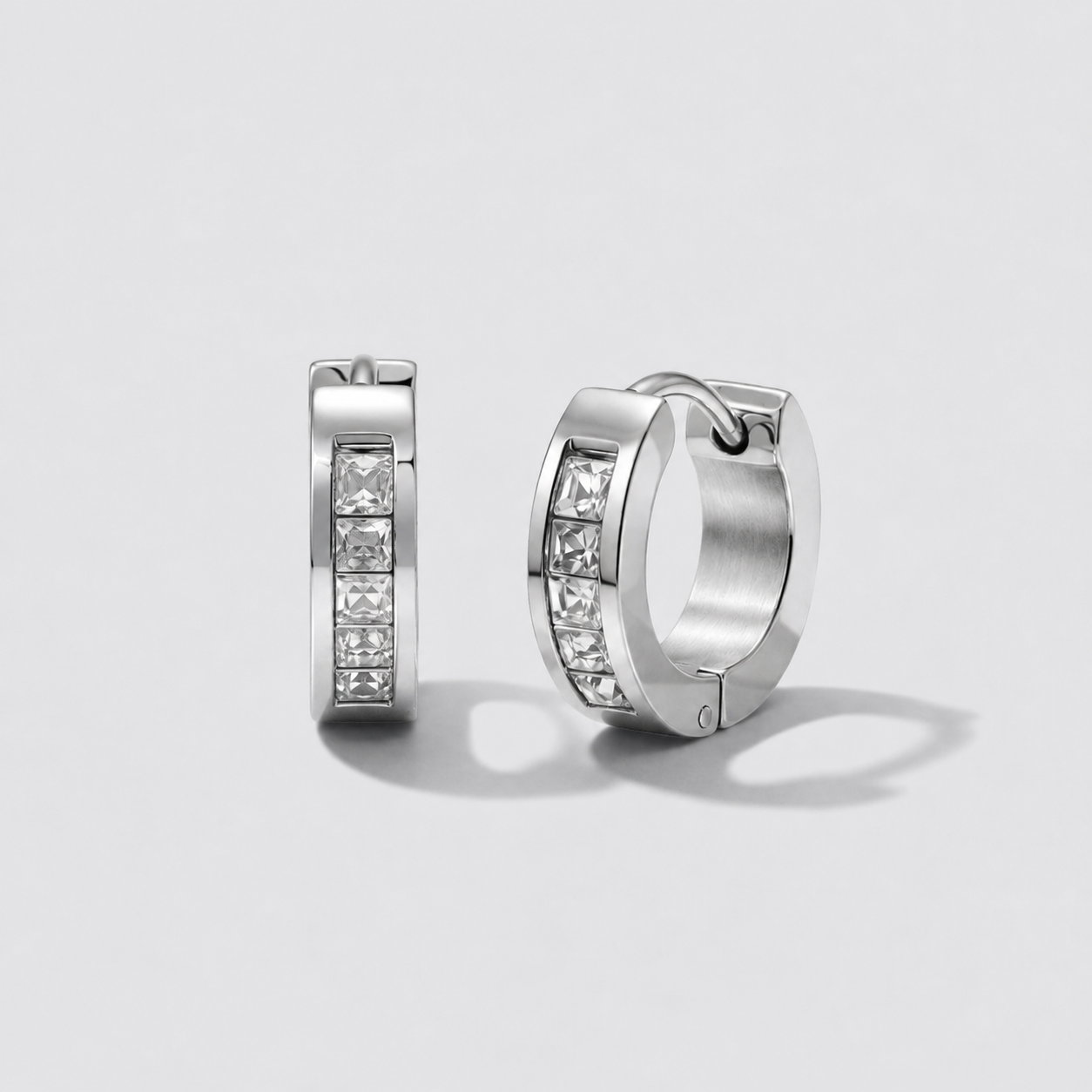 Boucles d'oreilles anneaux argentées en acier inoxydable avec pierres de cristal