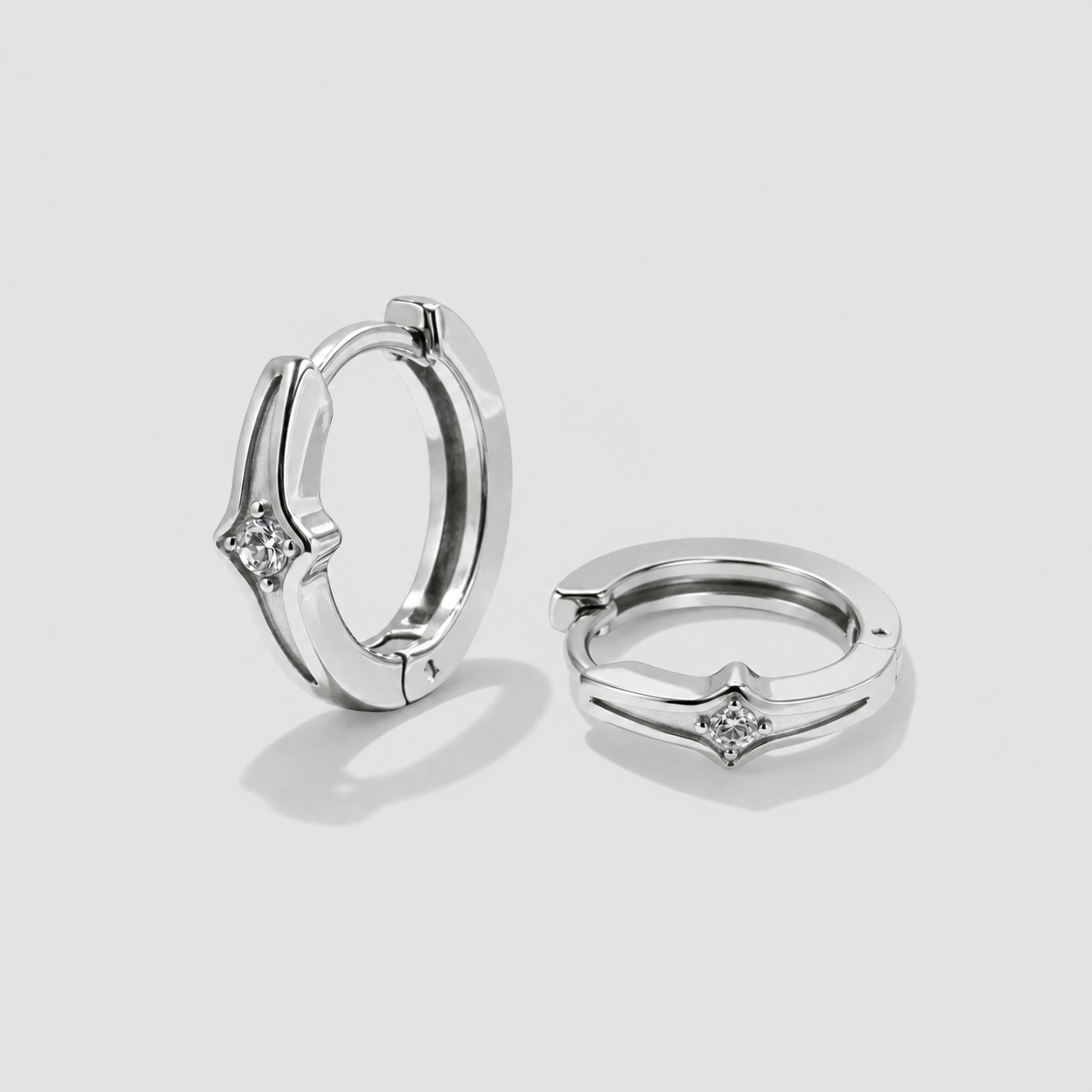 Boucles d'oreilles anneaux argentées en acier inoxydable avec étoile